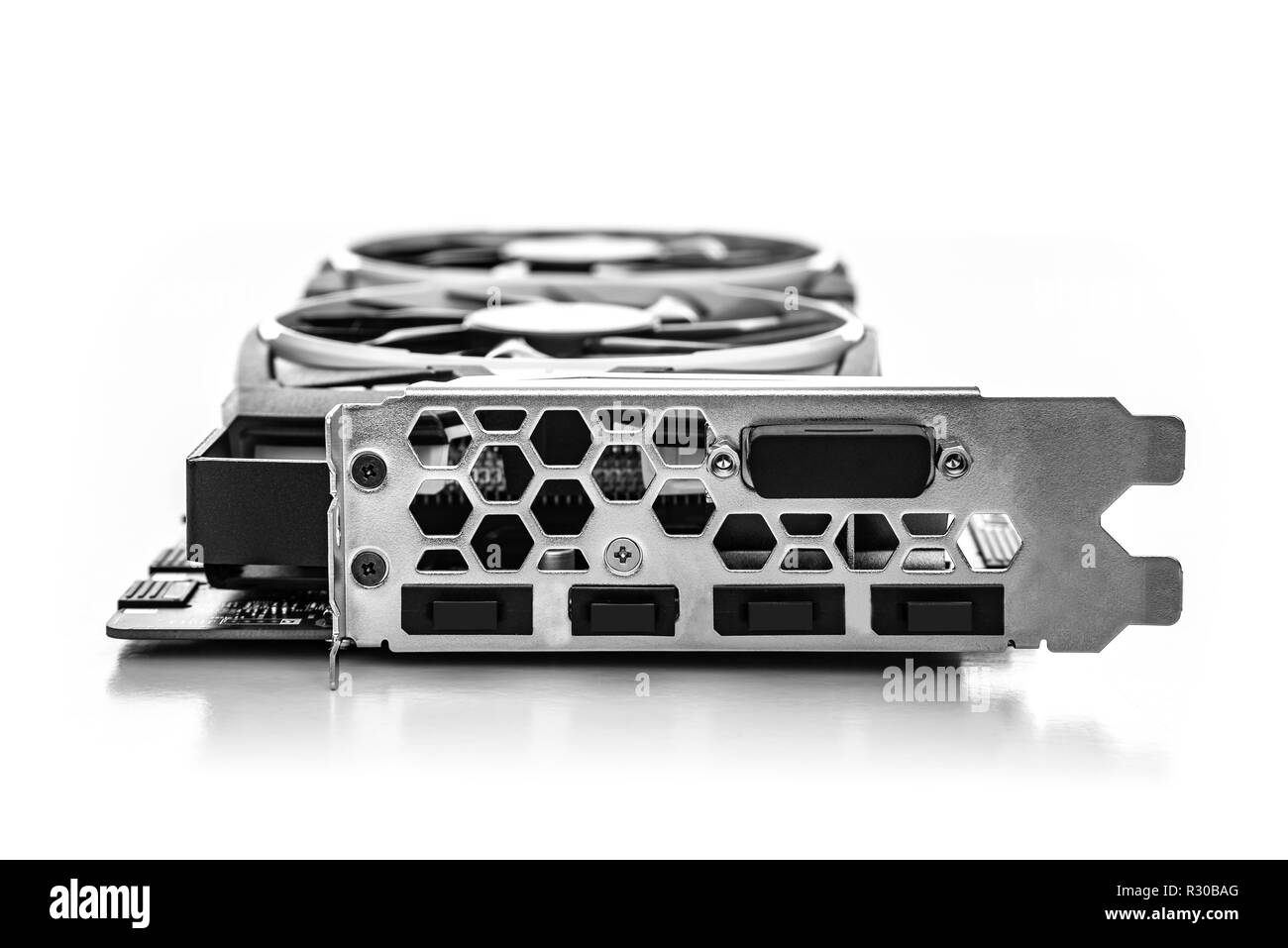 Giochi per computer potente scheda grafica su bianco. Foto Stock