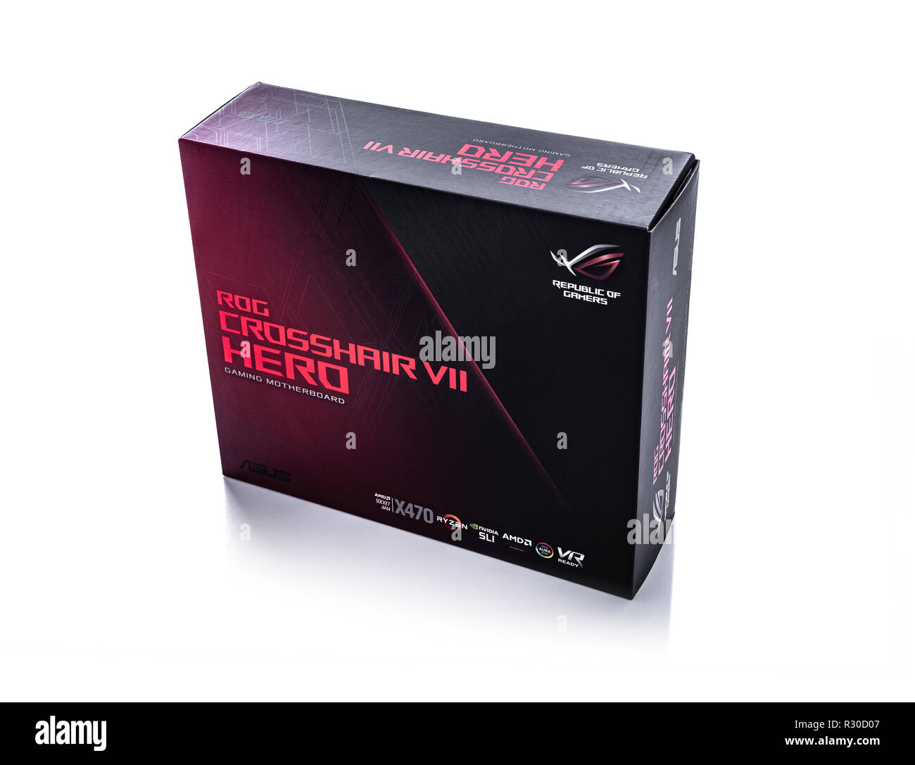Scheda madre Asus Rog Crosshair vii Hero su sfondo bianco. Foto Stock