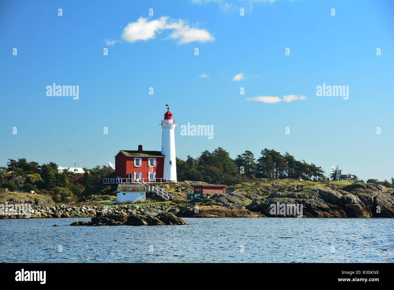 Faro di Fisgard al parco storico nazionale di Fort Rodd Hill a Victoria, BC, Canada. Foto Stock