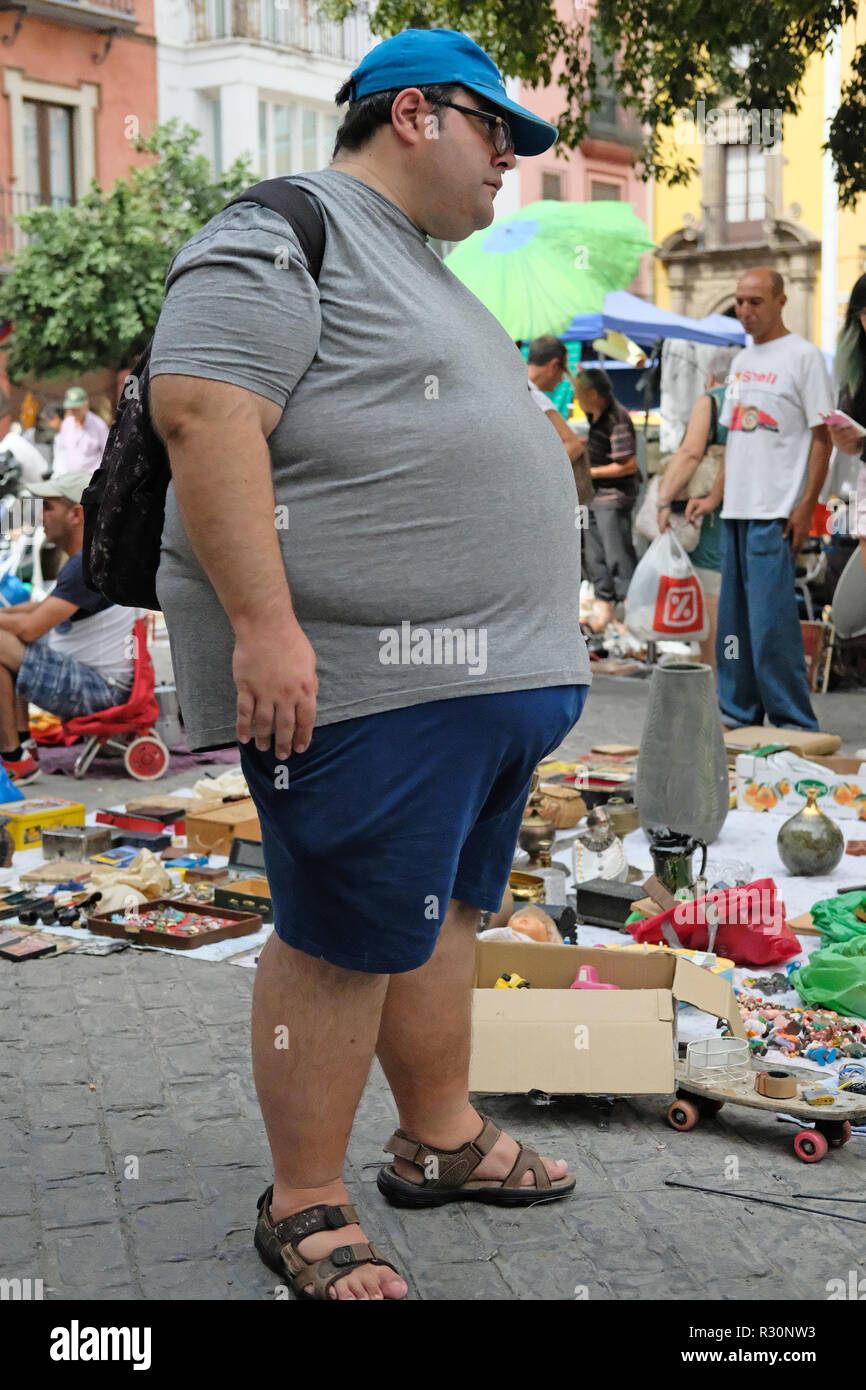 Un sovrappeso giovane maschio, l'uomo. Foto Stock