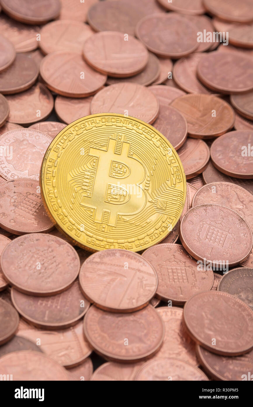Immagine concettuale per il crollo di Bitcoin 2018, crollo del mercato della criptovaluta, crollo del prezzo di Bitcoin 2021, Bitcoin degno dei penny. Foto Stock