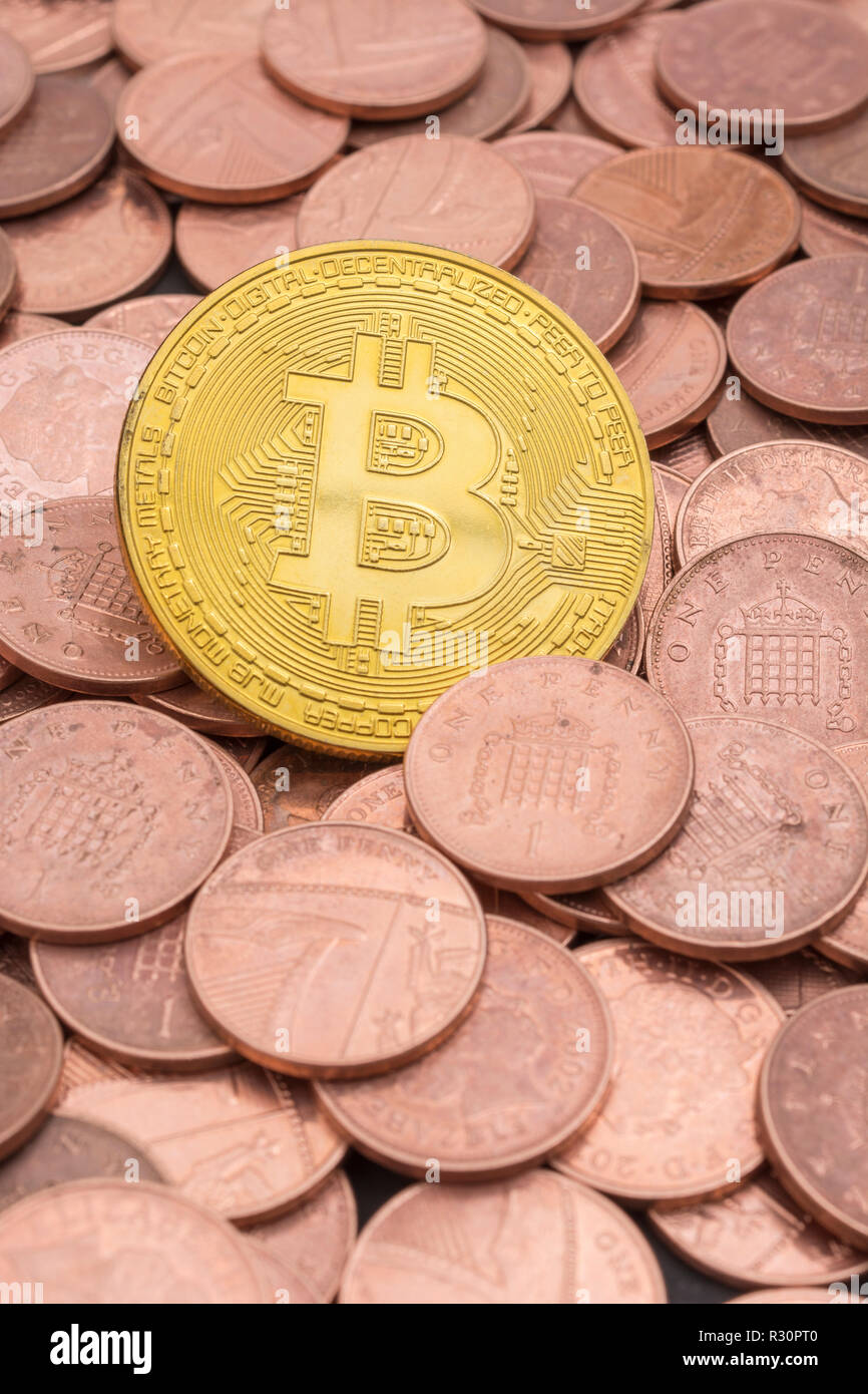 Immagine concettuale per il crollo di Bitcoin 2018, crollo del mercato della criptovaluta, crollo del prezzo di Bitcoin 2021, Bitcoin degno dei penny. Foto Stock