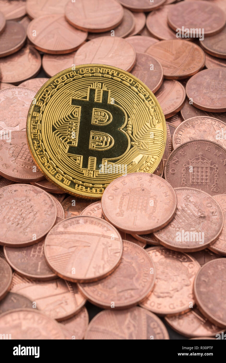 Immagine concettuale per il crollo del prezzo di Bitcoin 2018, crollo del mercato della criptovaluta, crollo del prezzo di Bitcoin 2021, Bitcoin valga dei penny. Foto Stock