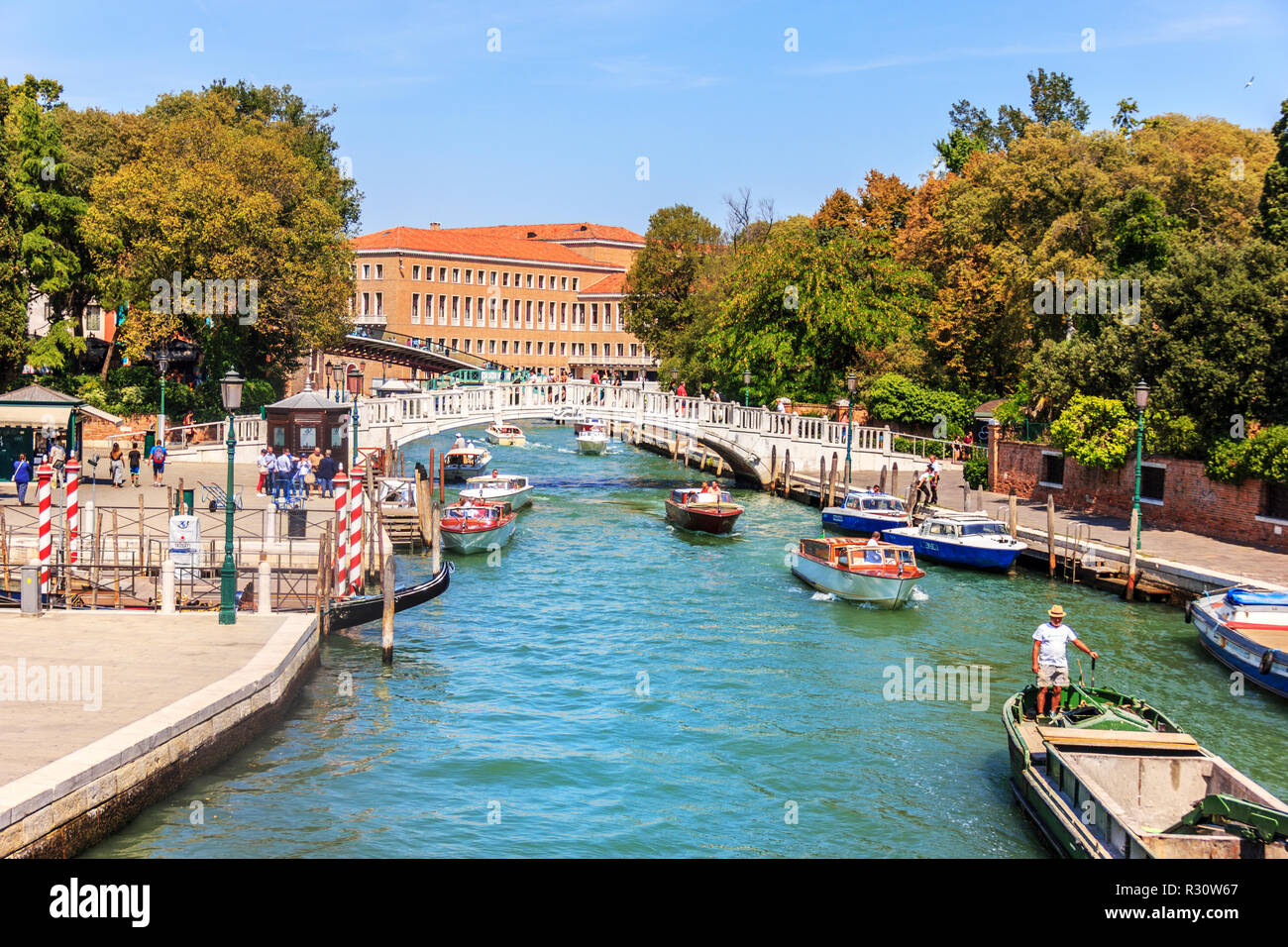 Venezia, Italia - 22 August, 2018: Papadopoli ponte su un canale Foto Stock