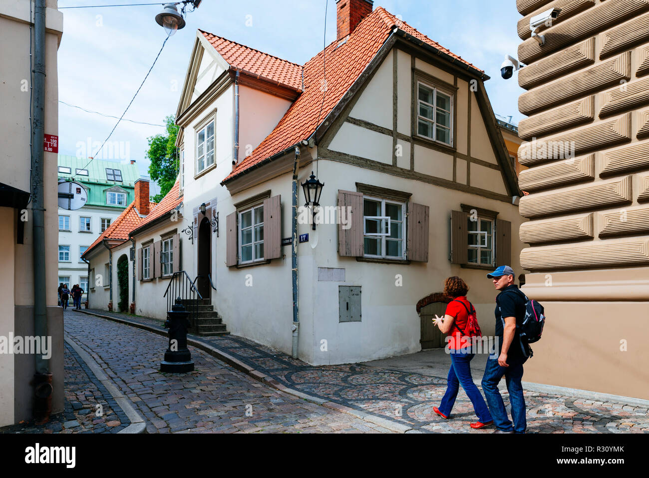 Casa Tradizionale. Old town street. Riga, Lettonia, Paesi baltici, Europa Foto Stock