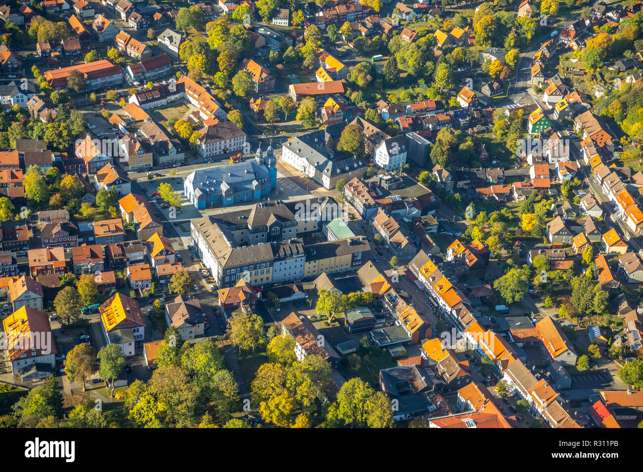 Vista aerea, panoramica Clausthal University of Technology, Adolph-Roemer-Straße, Marktkirche zum Heiligen Geist, An der Marktkirche, Clausthal-Zellerfe Foto Stock