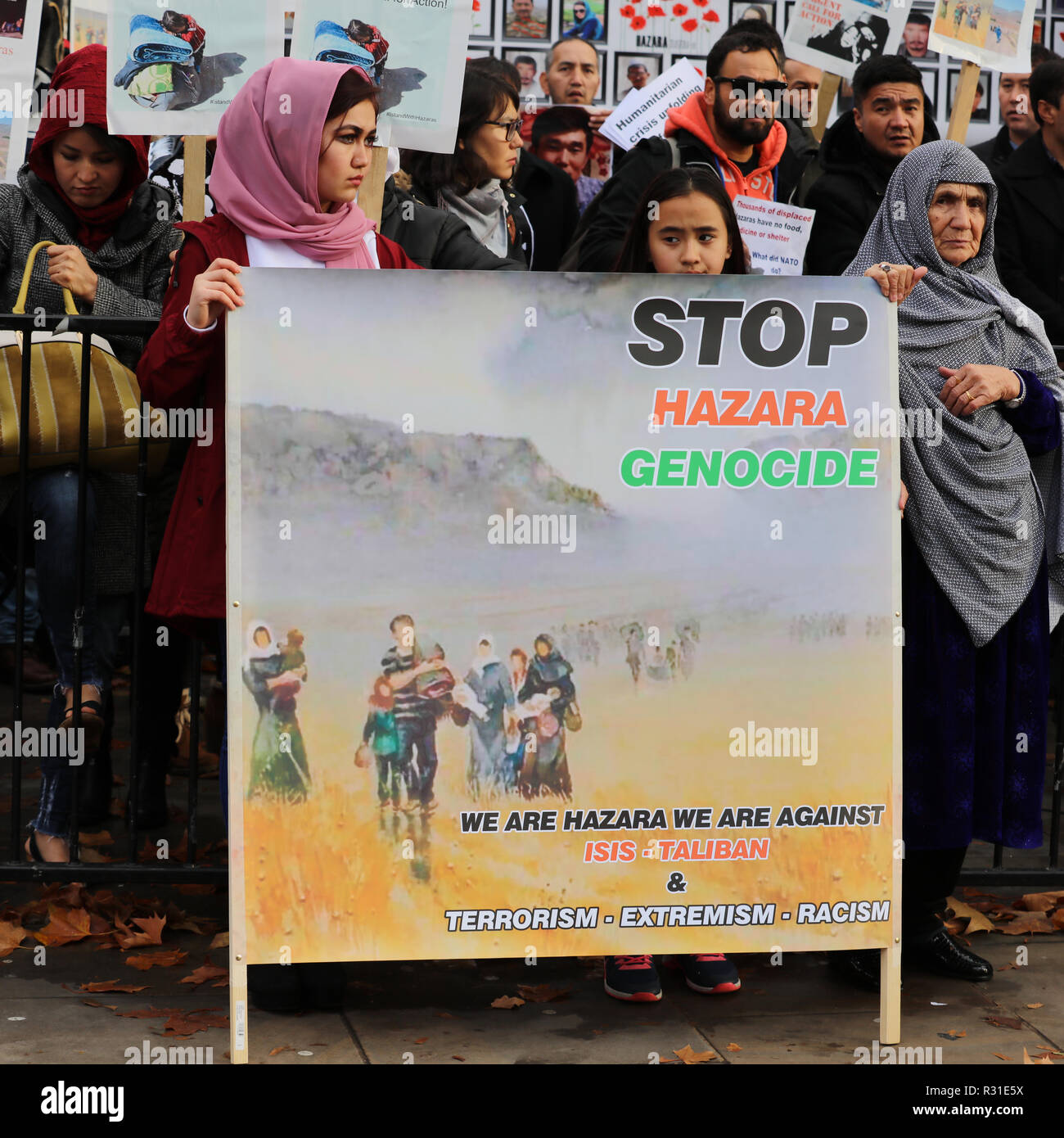 Londra, Regno Unito. Il 21 novembre 2018. Protesta al di fuori 10 Downing Street, Londra, Regno Unito, da Hazaras, una minoranza etnica gruppo in Afghanistan, aventi come una minoranza sciita, ha subito nel corso dei secoli per le mani dei sunniti, compresi i talebani, chiedendo la protezione internazionale e assistenza umanitaria. Credito: Joe Kuis / Alamy Live News Foto Stock