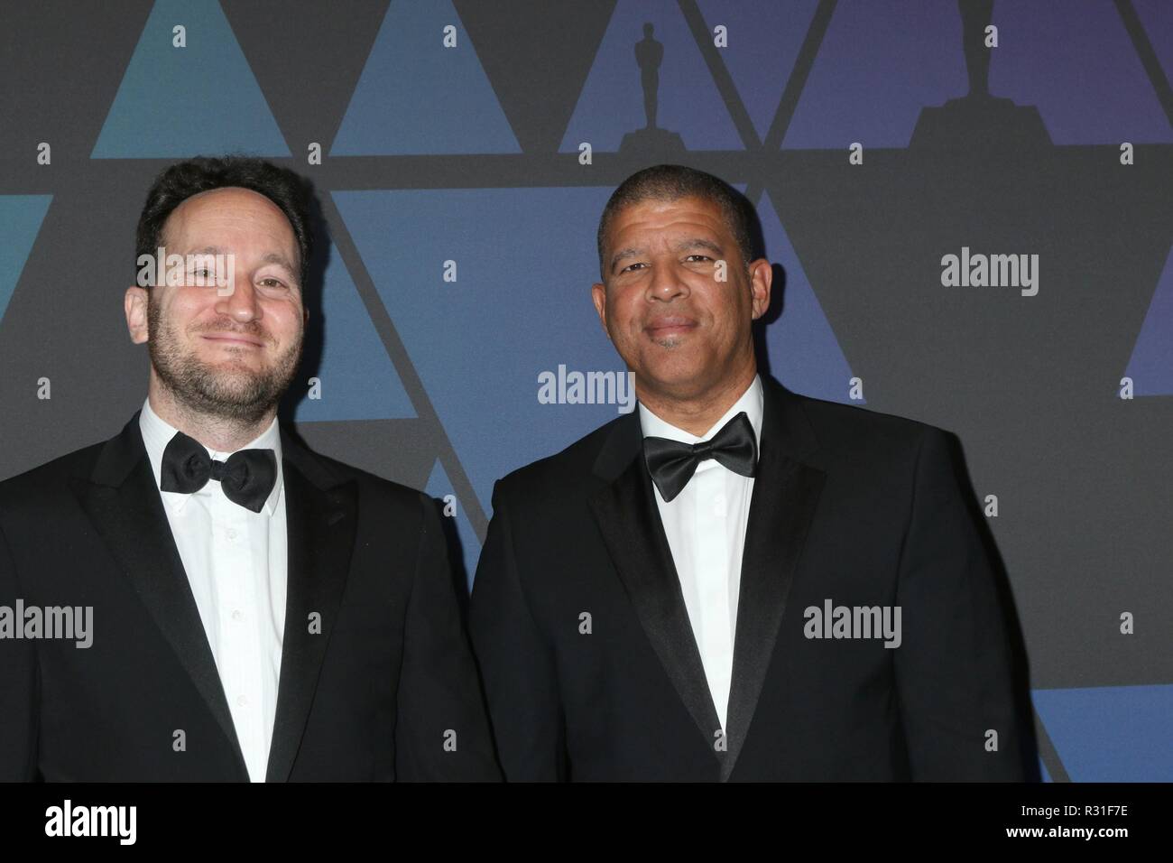 Los Angeles, CA, Stati Uniti d'America. Xviii Nov, 2018. Peter Ramsey, Rodney Rothman presso gli arrivi per la decima edizione della governatori Awards - Parte 3, Dolby Theatre, Los Angeles, CA, 18 novembre 2018. Credito: Priscilla concedere/Everett raccolta/Alamy Live News Foto Stock