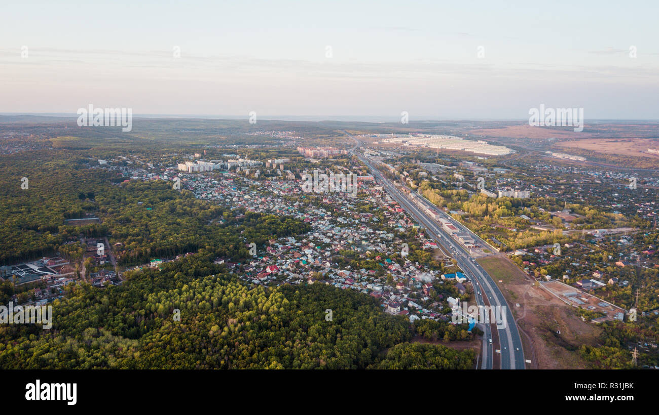 Sobborgo antenna su strada Foto Stock