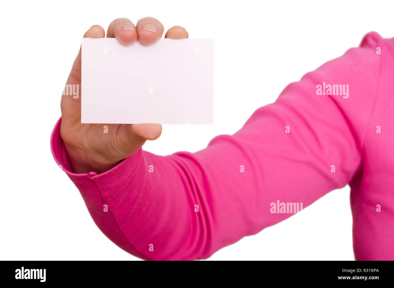 Femmina lato tenendo un blank business card Foto Stock