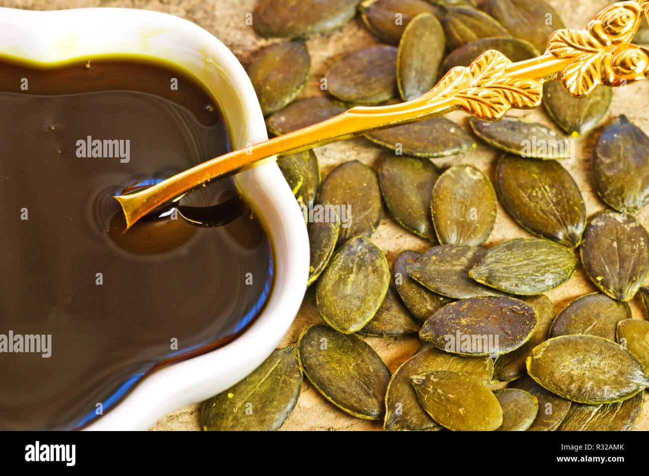 Semi di zucca e olio di semi di zucca Foto Stock