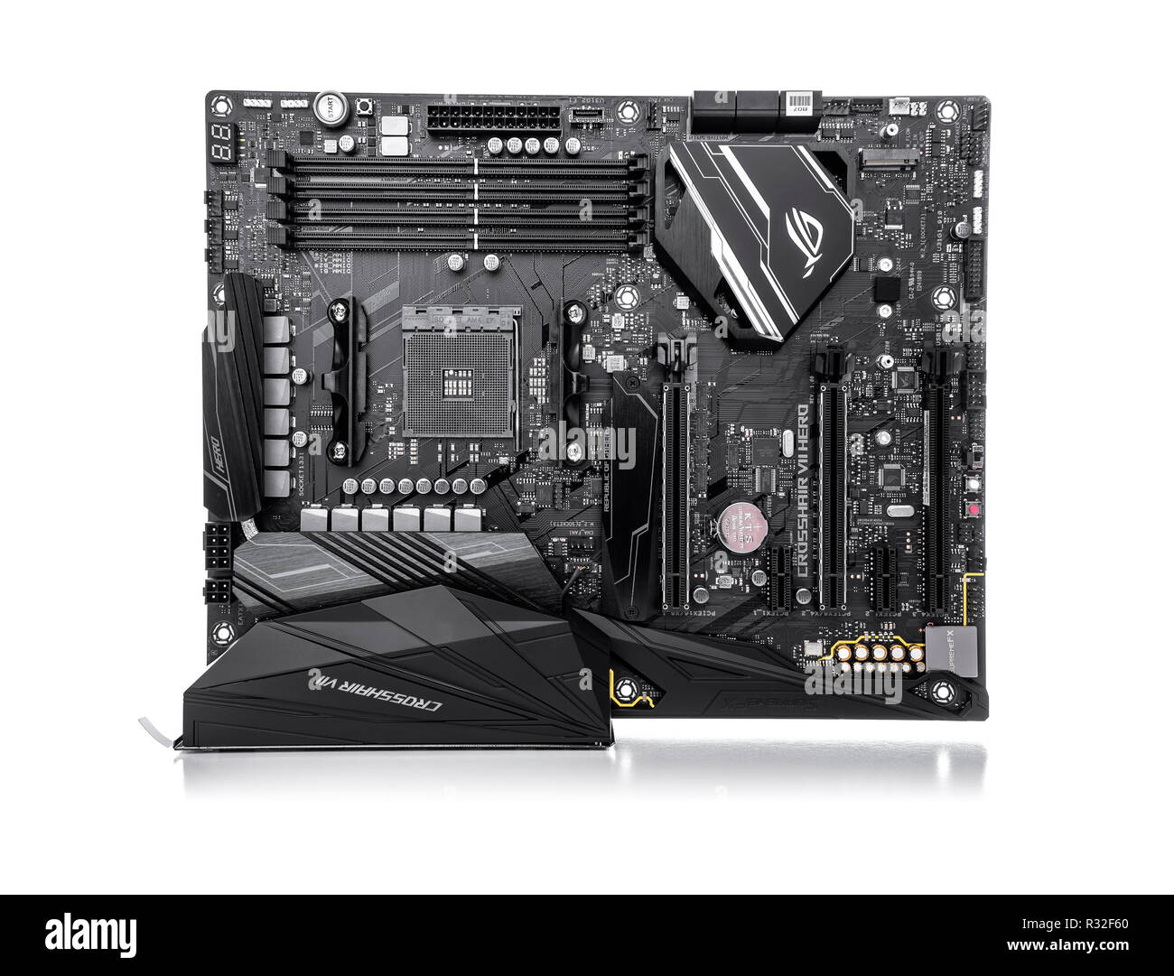 Scheda madre Asus Rog Crosshair vii Hero su sfondo bianco. Foto Stock