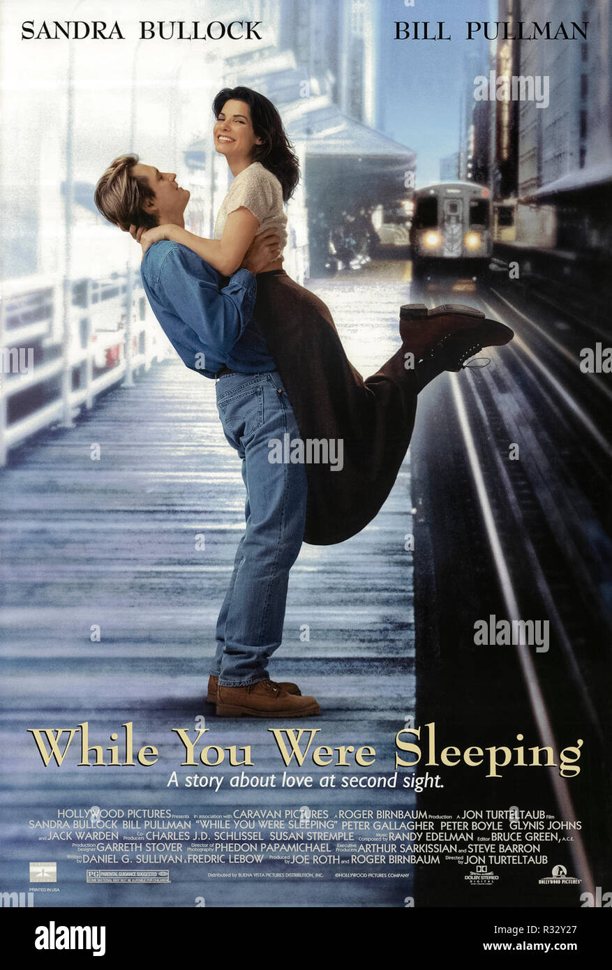 Mentre dormivate (1995) diretto da Jon Turteltaub e interpretato da Sandra Bullock, Bill Pullman, Peter Gallagher e alleato Walker. Lucy salvataggi di Pietro da un treno in avvicinamento e la sua famiglia a torto è lei la sua fidanzata in ospedale. Foto Stock
