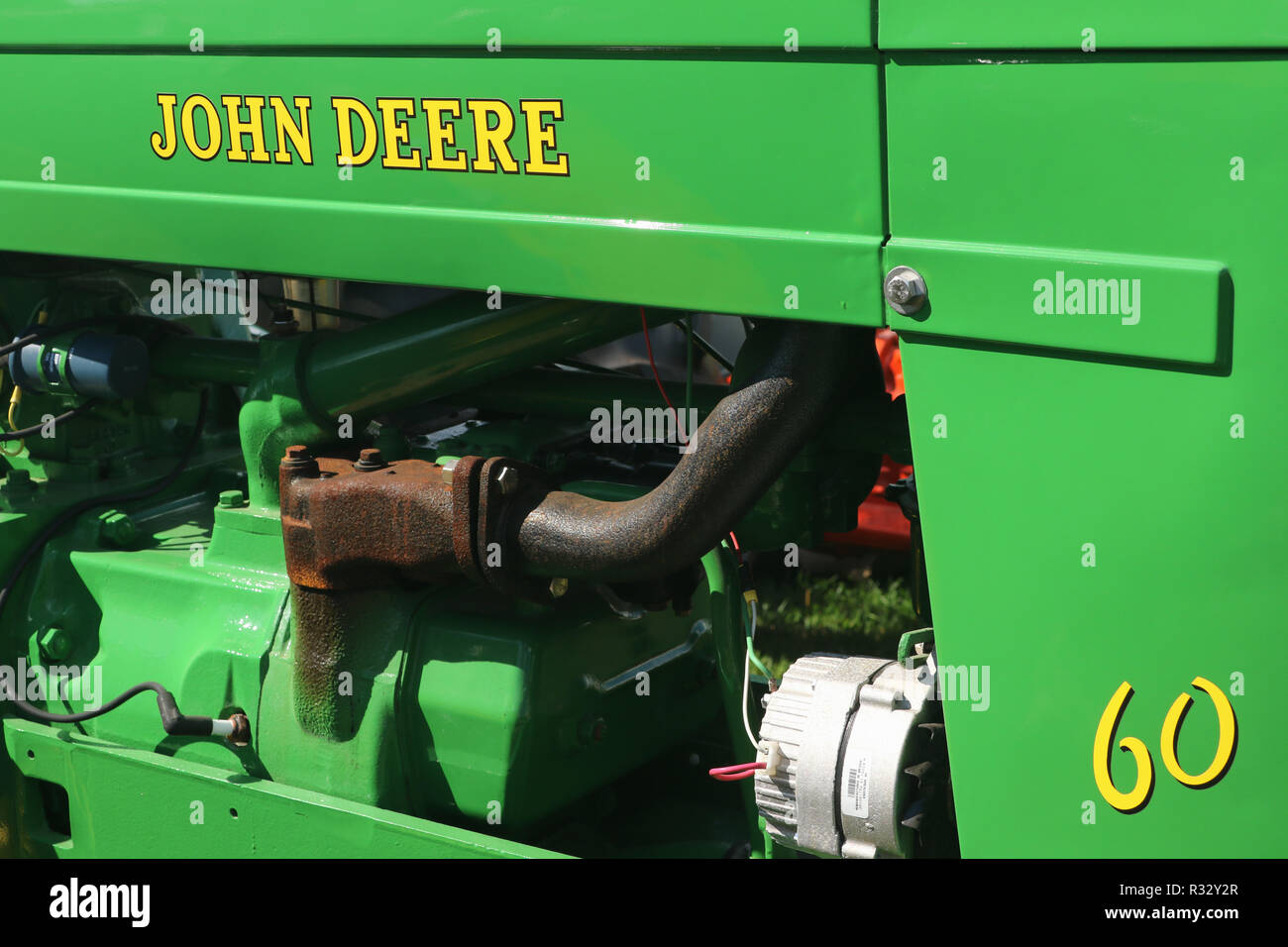 - Il trattore John Deere modello 60 logo e il motore. Canfield fiera. Mahoning County Fair. Canfield, Youngstown, Ohio, Stati Uniti d'America. Foto Stock