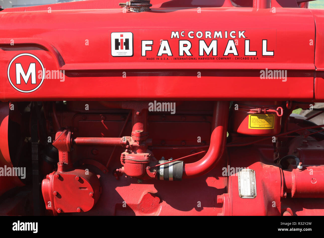 Trattore- International Harvester McCormick Farmall modello logo M E MOTORE. Canfield fiera. Mahoning County Fair. Canfield, Youngstown, Ohio, Stati Uniti d'America. Foto Stock