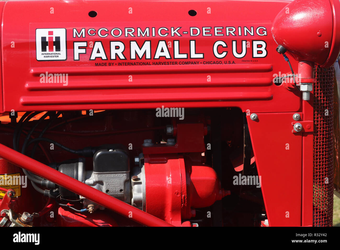 Trattore- 1949 McCormick Deering Farmall modello Cub logo e il motore. Canfield fiera. Mahoning County Fair. Canfield, Youngstown, Ohio, Stati Uniti d'America. Foto Stock