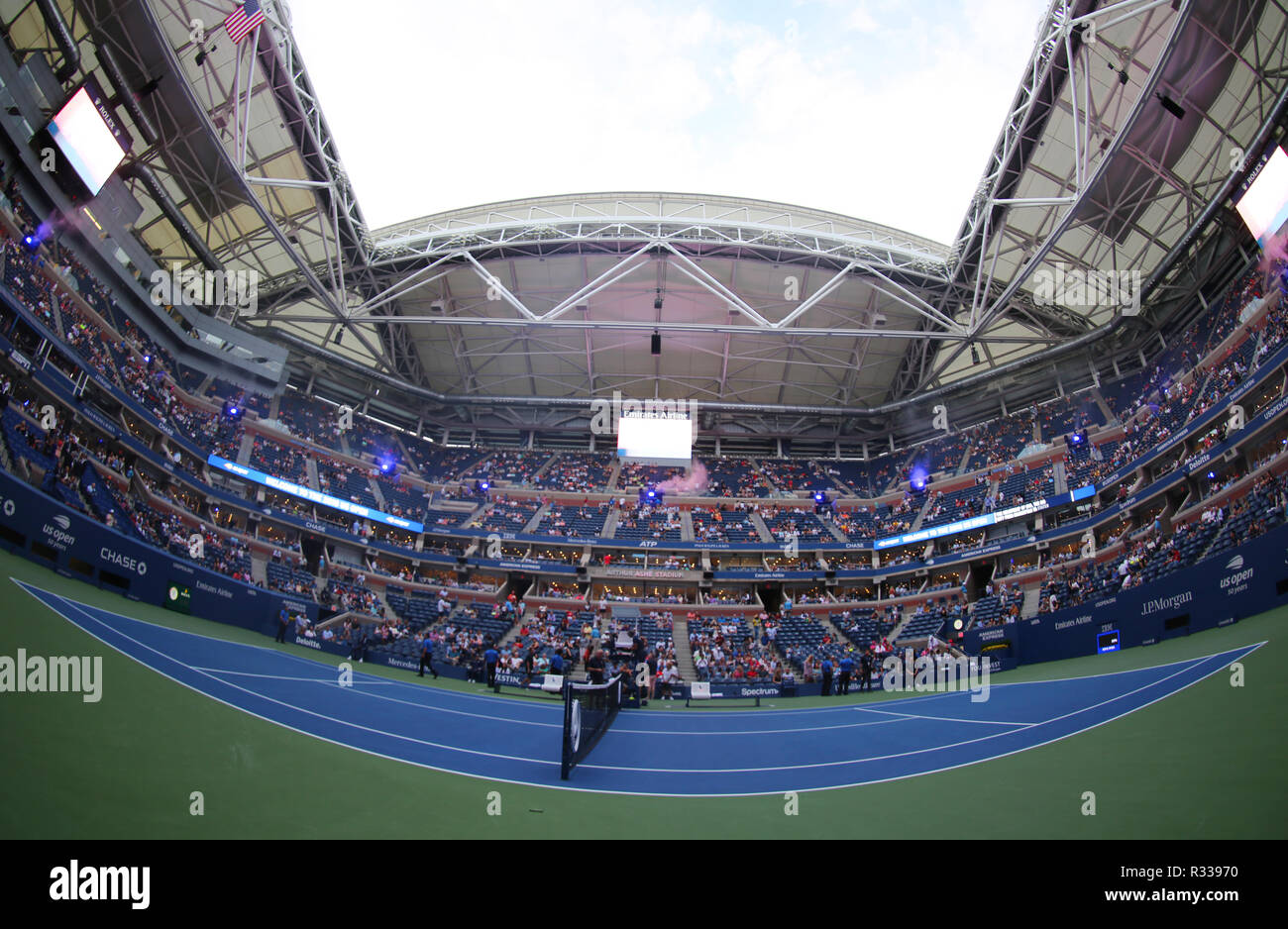 L'Arthur Ashe Stadium a Billie Jean King National Tennis Center durante 2018 US Open nel torneo di New York Foto Stock