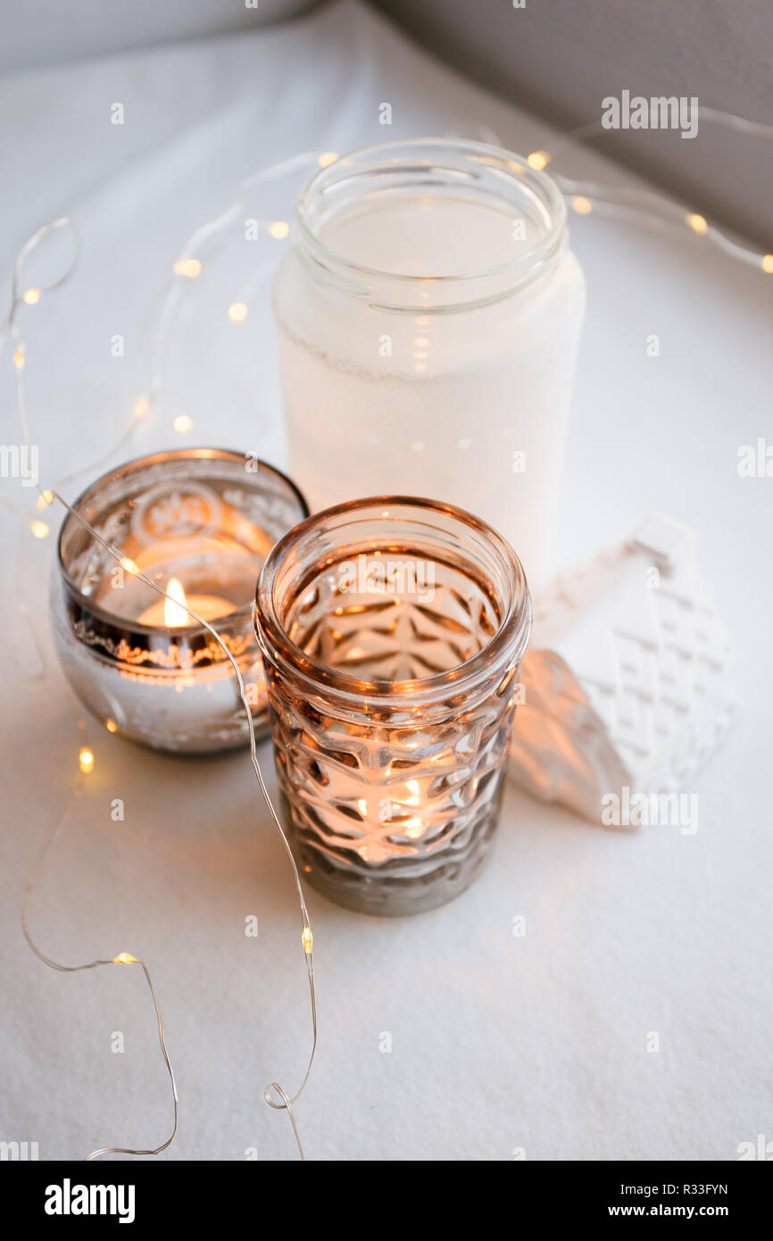 Autentica atmosfera tranquilla. Kinfolk Hygge Slow Living Style. Accogliente autunno o inverno mattina a casa Foto Stock