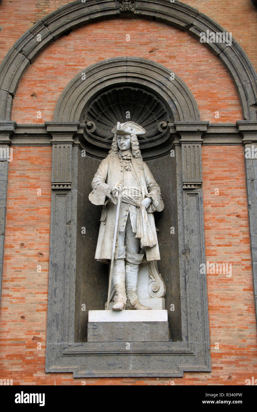 Statua presso il palazzo reale Foto Stock