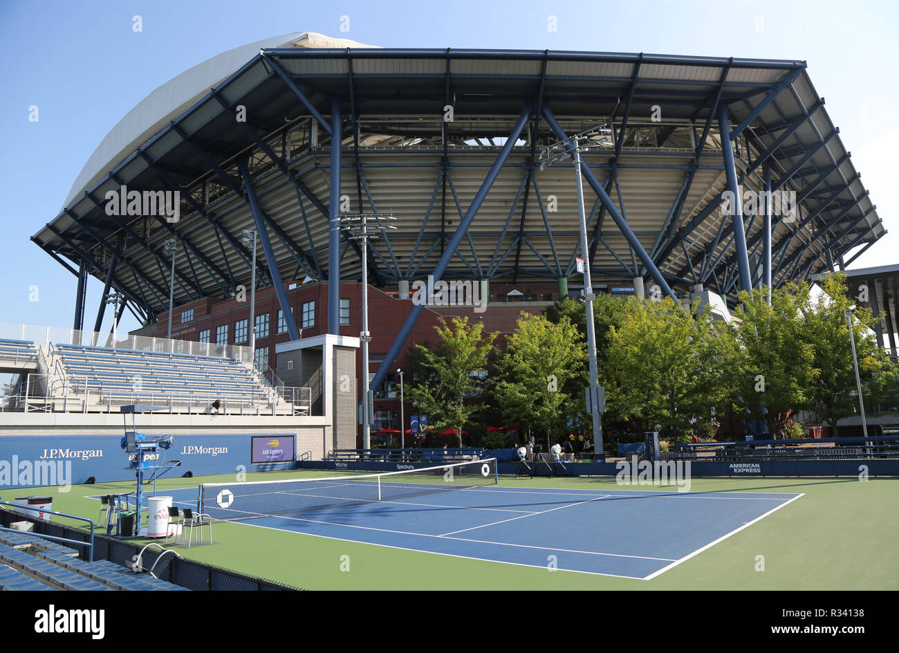 L'Arthur Ashe Stadium a Billie Jean King National Tennis Center durante 2018 US Open nel torneo di New York Foto Stock