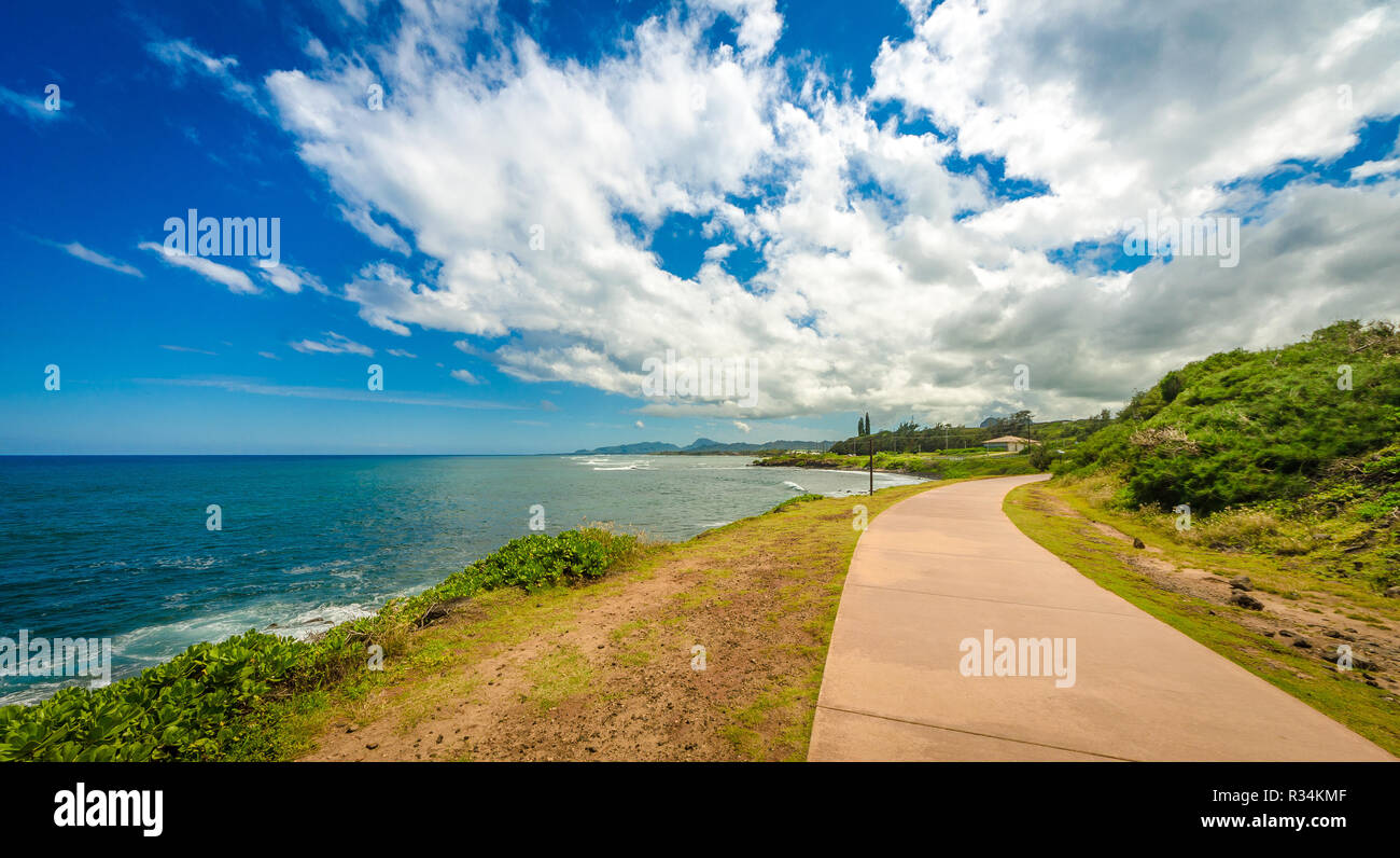 Walking & Bike via dalla spiaggia di Kauai, Hawaii Foto Stock