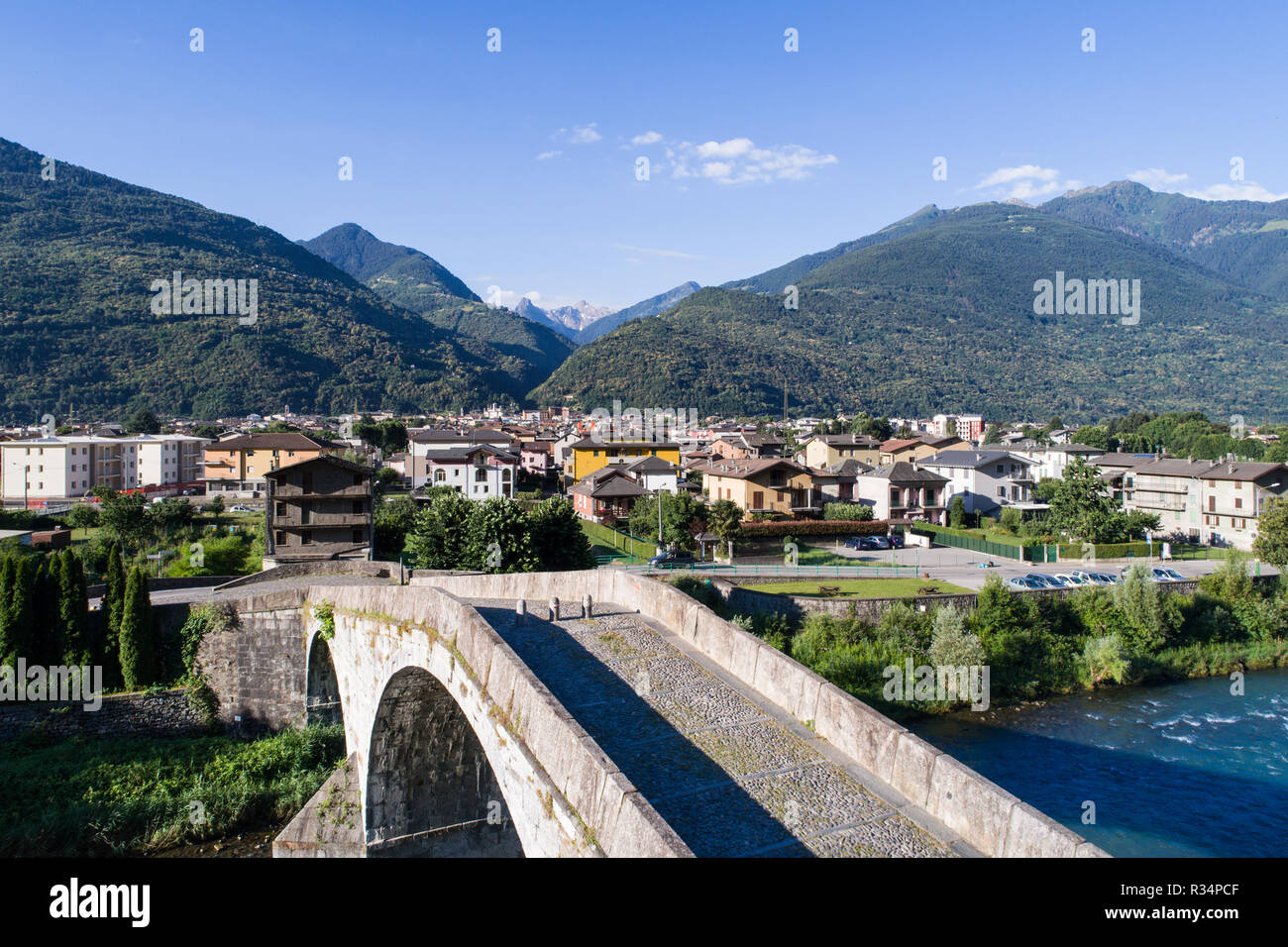 Ganda bridge, città di Morbegno. La Valtellina Foto Stock
