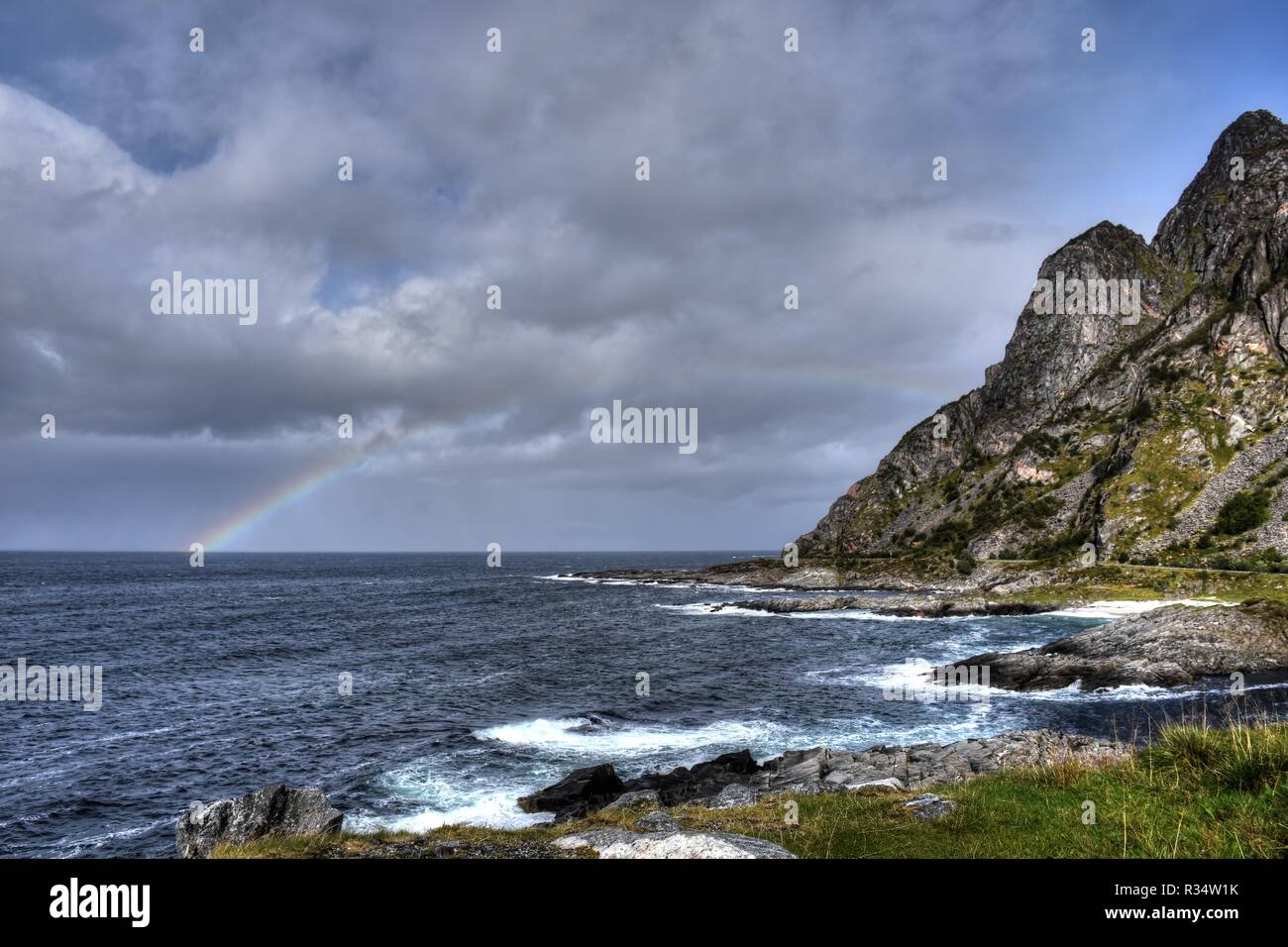 Andenes, Andøya, Vesterålen, Bukkekjerka, Felsküste, Atlantik, Norwegen, Brandung, Wildnis, stürmisch, in Wellen, Belgium.Wellen, Gischt, Fv 974, 974, Stein, Fels, selvatici, Foto Stock