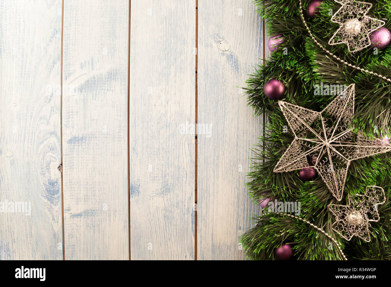 Le decorazioni di Natale su uno sfondo di legno Foto Stock