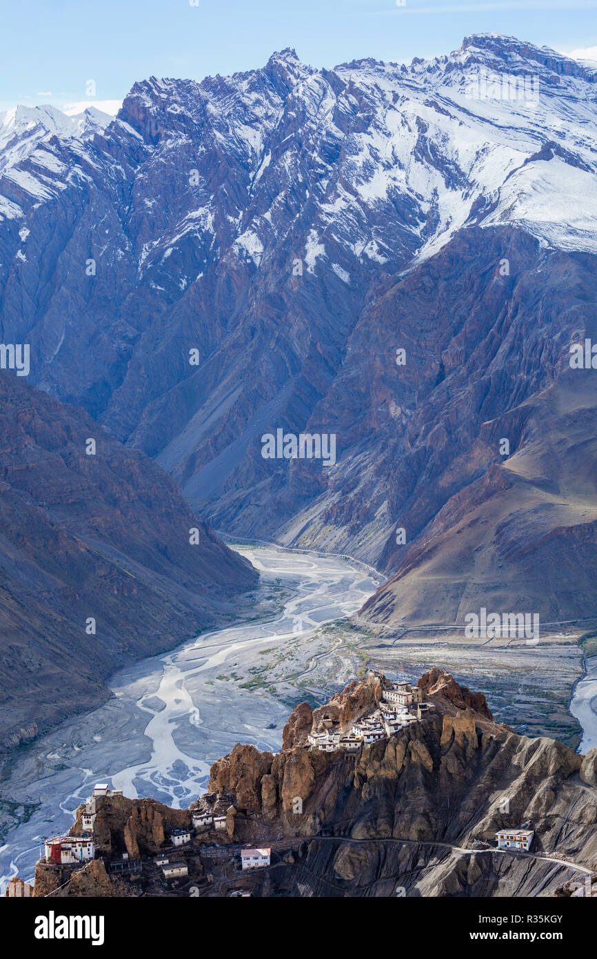 Dhankar monastero arroccato su una rupe in Himalaya. Dhankar, Spiti Valley, Himachal Pradesh, India Foto Stock