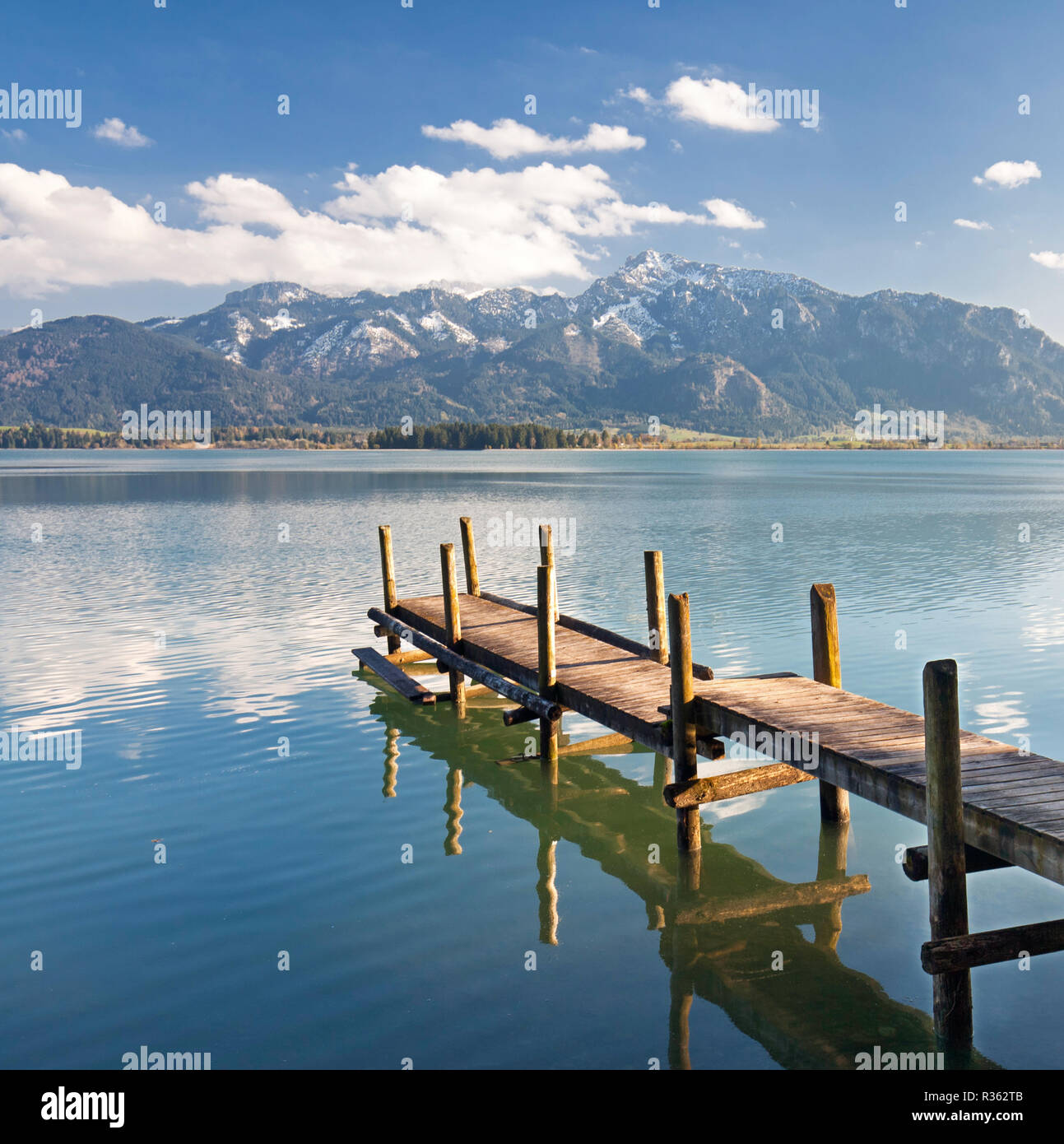 Silenzio al lago nella luce del mattino Foto Stock