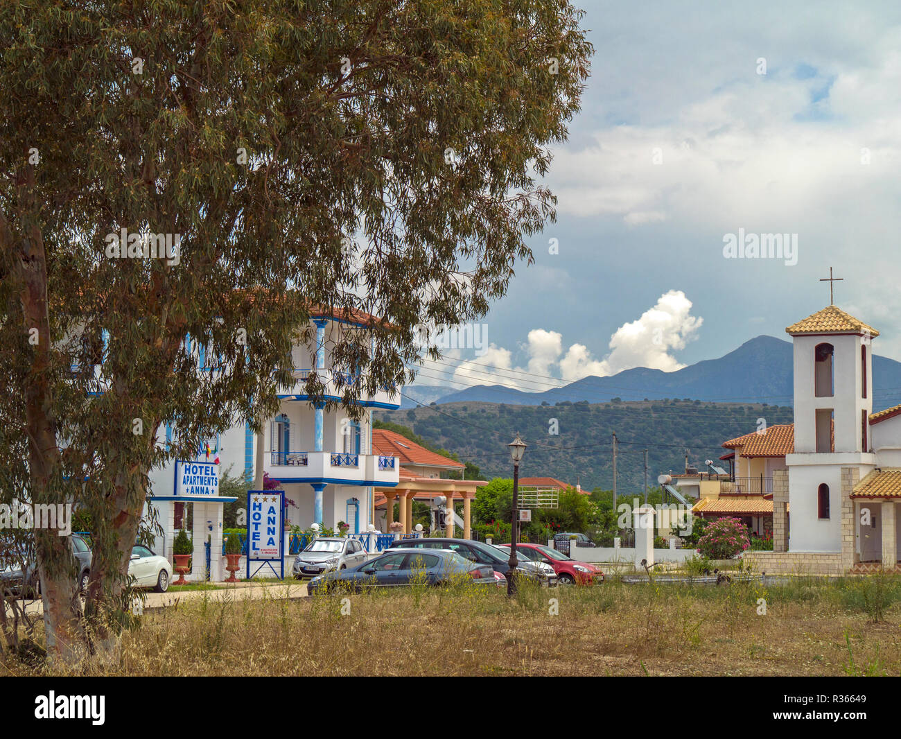 Hotel Anna e chiesa,,Ammoudia,Fanari,Preveza regione,l'Epiro Zaloggo,Grecia Foto Stock