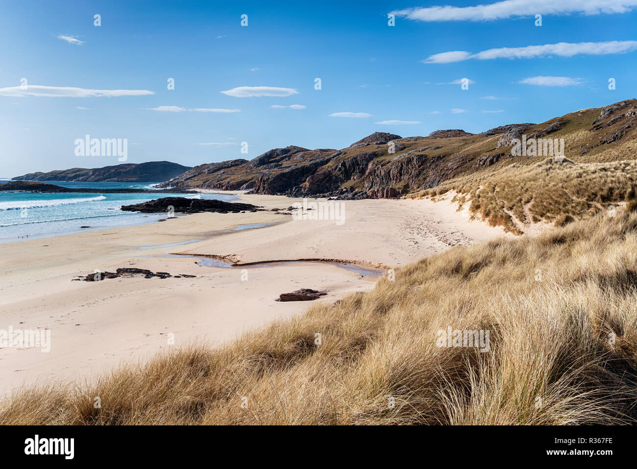 Bellissime spiagge di sabbia a Oldshoremore vicino Kinlochberivie nelle Highlands della Scozia Foto Stock
