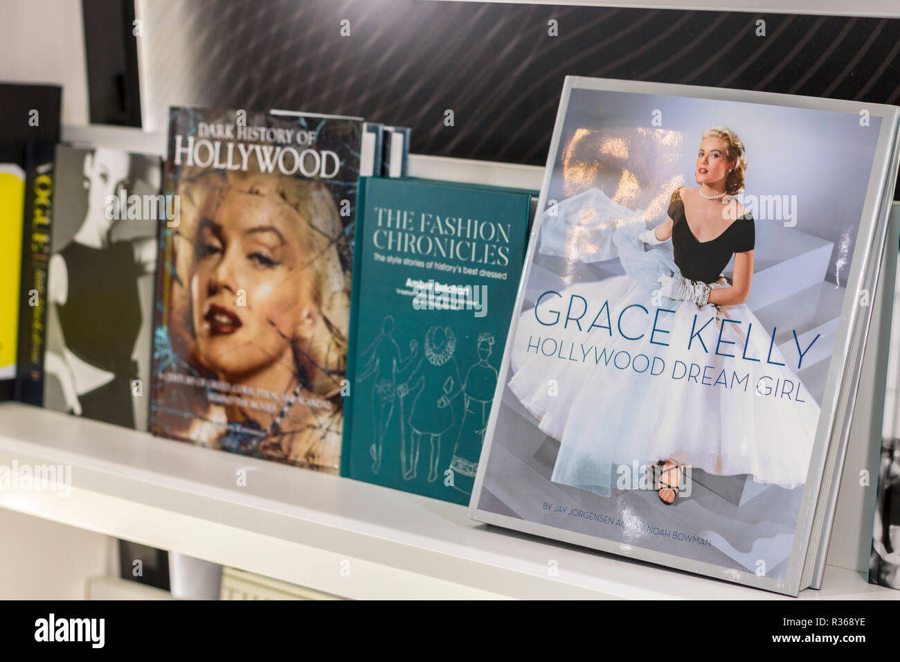 Icona di Hollywood per la copertina del libro, Marilyn Monroe, Audrey Hepburn Grace Kelly hall of fame, Newbridge Kildare Irlanda, fashion concept, storia prenota display Foto Stock