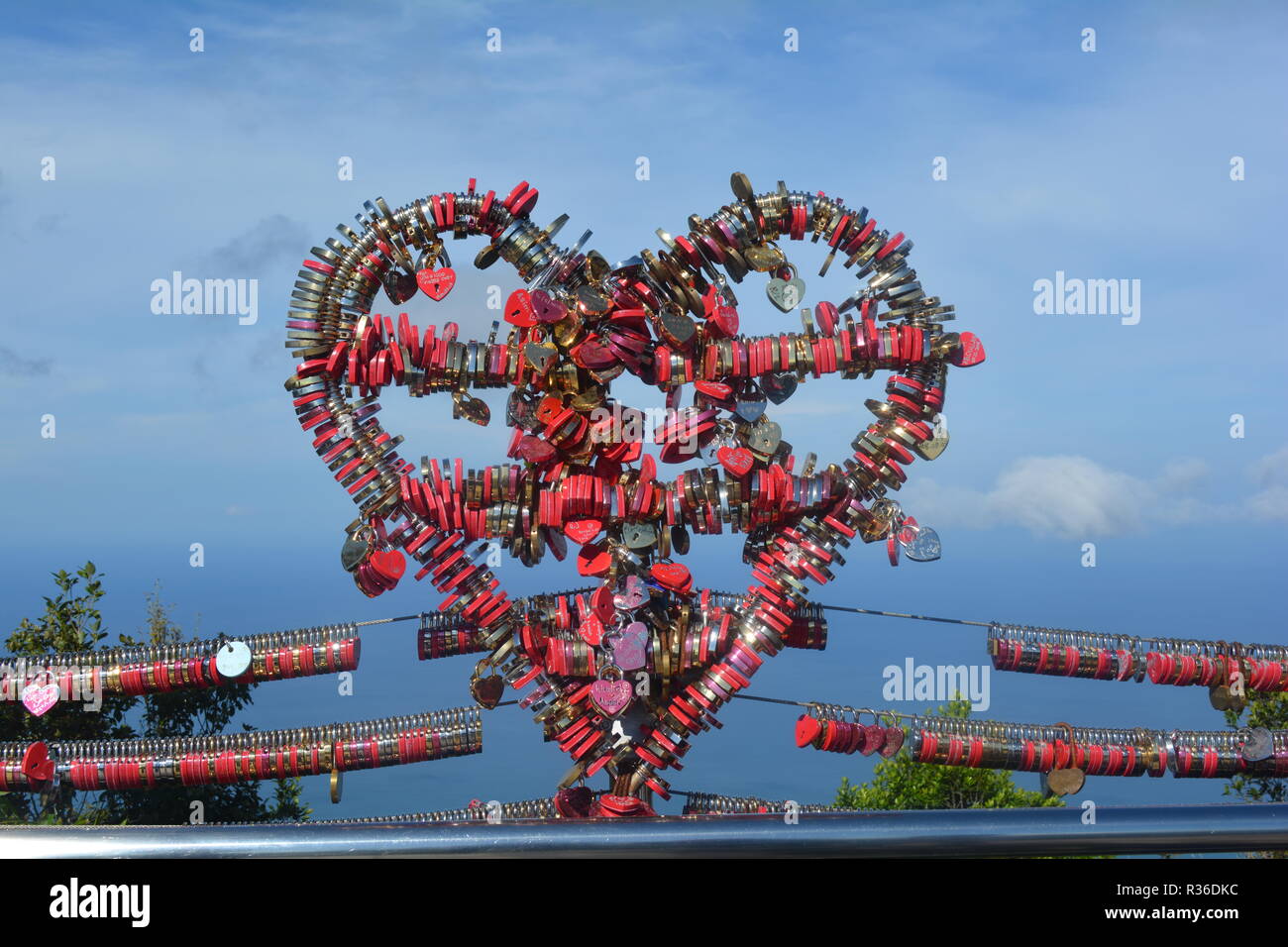 Amore forma di cuore che sono fatti dalle serrature. Foto Stock