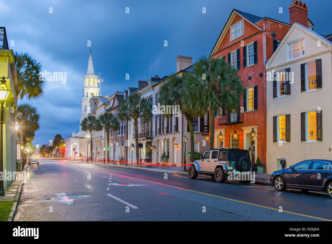 St Michaels Chiesa e ampia San a Charleston, Sc al crepuscolo Foto Stock