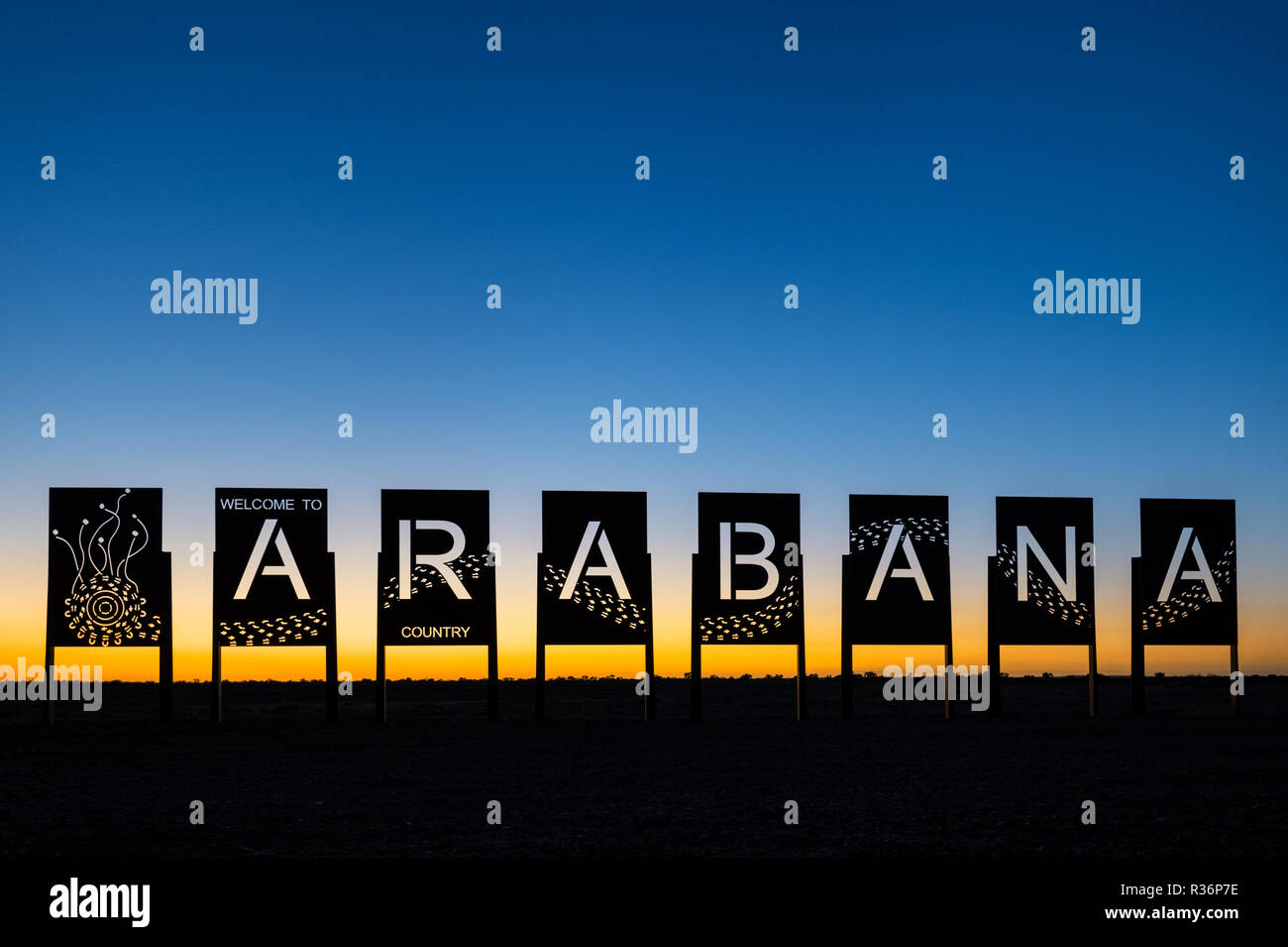 Il Bel Paese Arabana segno a sunrise. Foto Stock