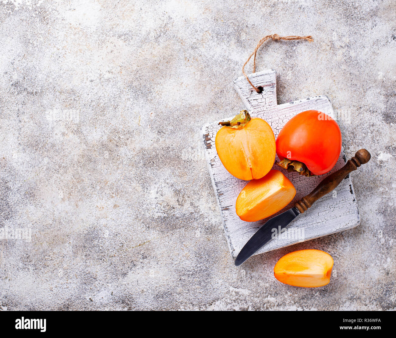 Fresche e mature persimmon bianco sul bordo di taglio Foto Stock