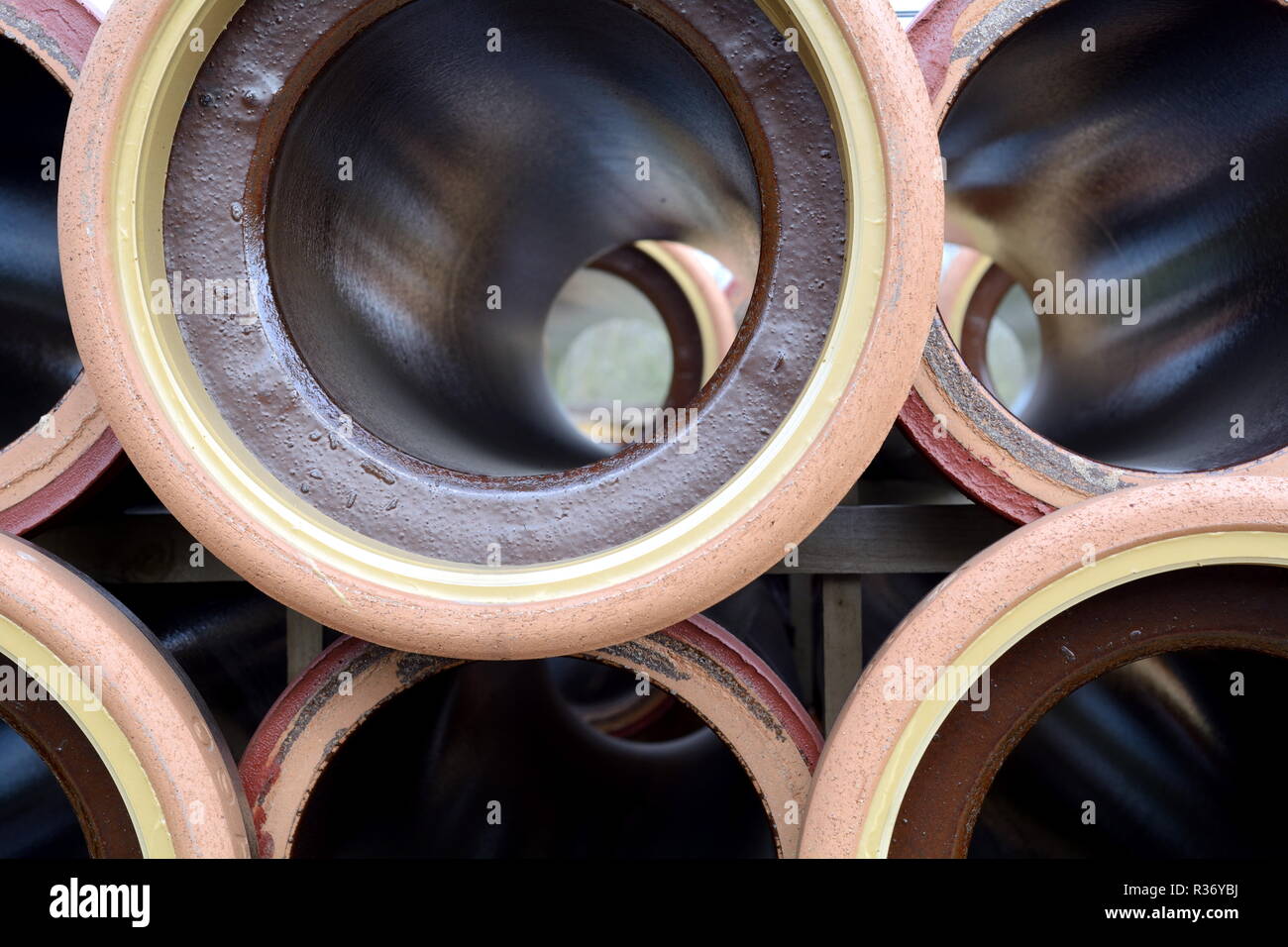 Tubi per fognature gres Foto stock - Alamy