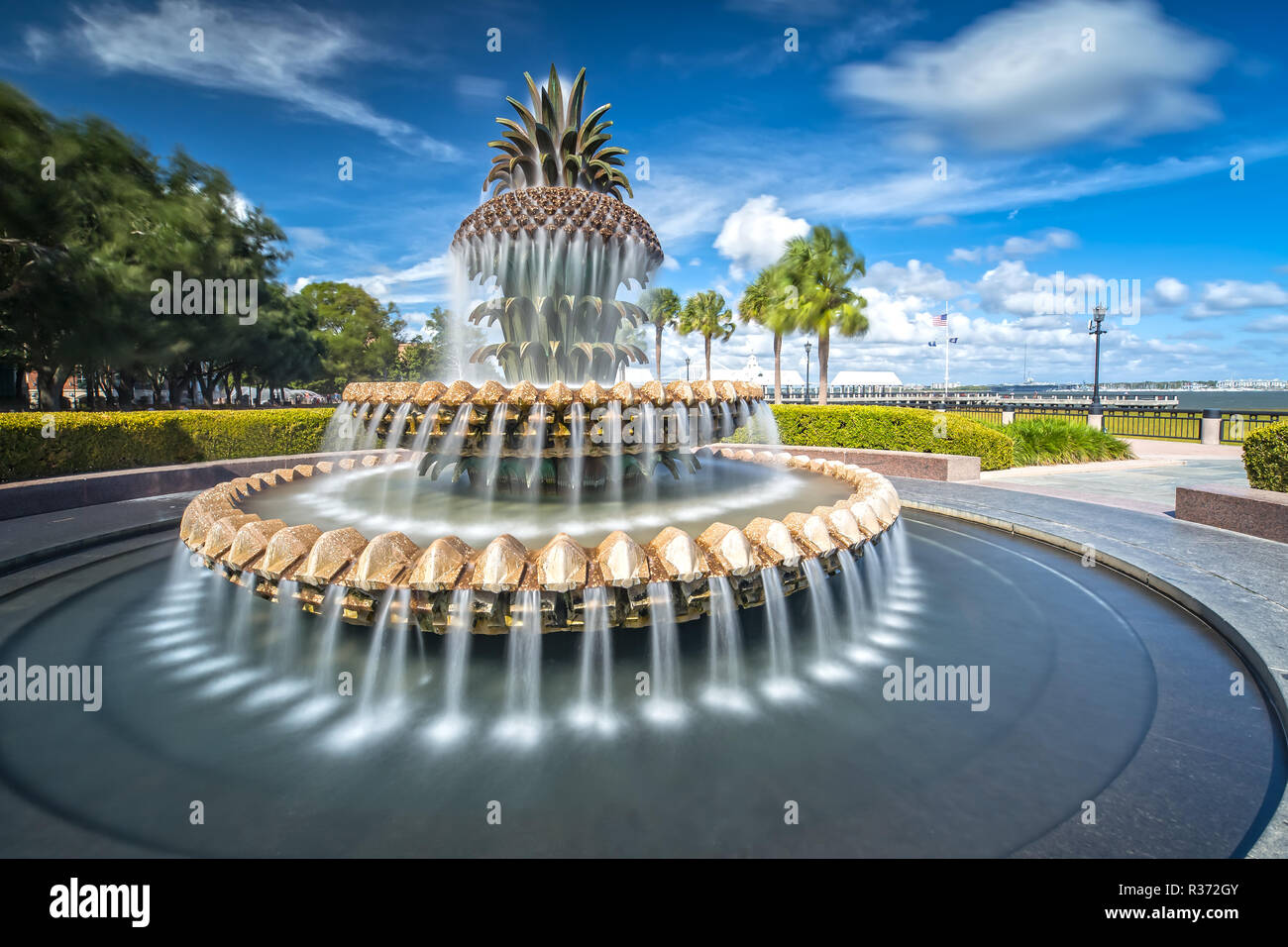 Lunga esposizione della famosa Fontana di ananas in Waterfront Park a Charleston, Sc Foto Stock