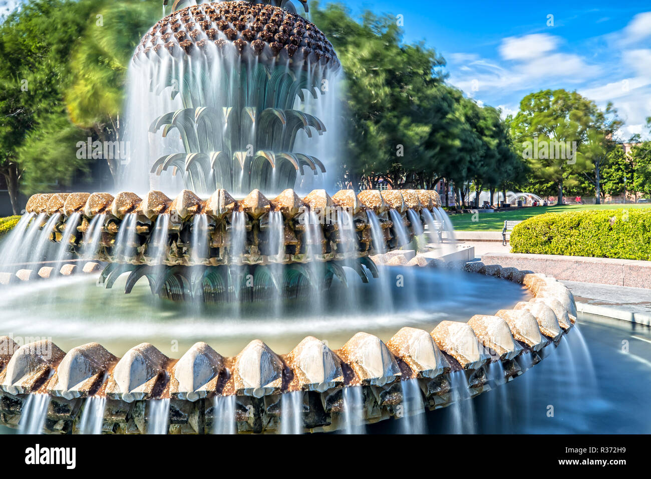 Lunga esposizione della famosa Fontana di ananas in Waterfront Park a Charleston, Sc Foto Stock