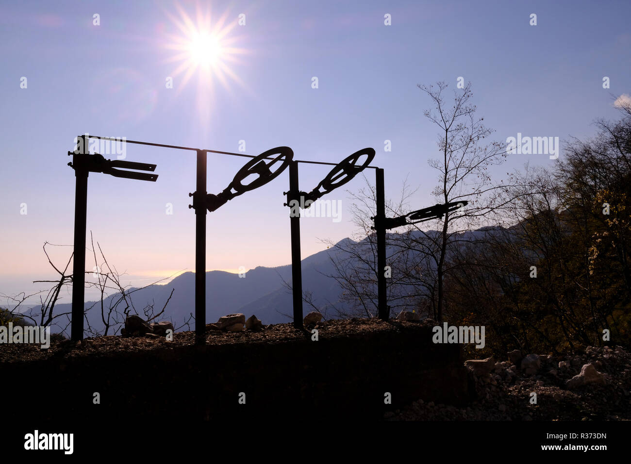Scollegato: esplorazione della natura, escursioni ai monti della Toscana, viste mozzafiato (Italia). Foto Stock