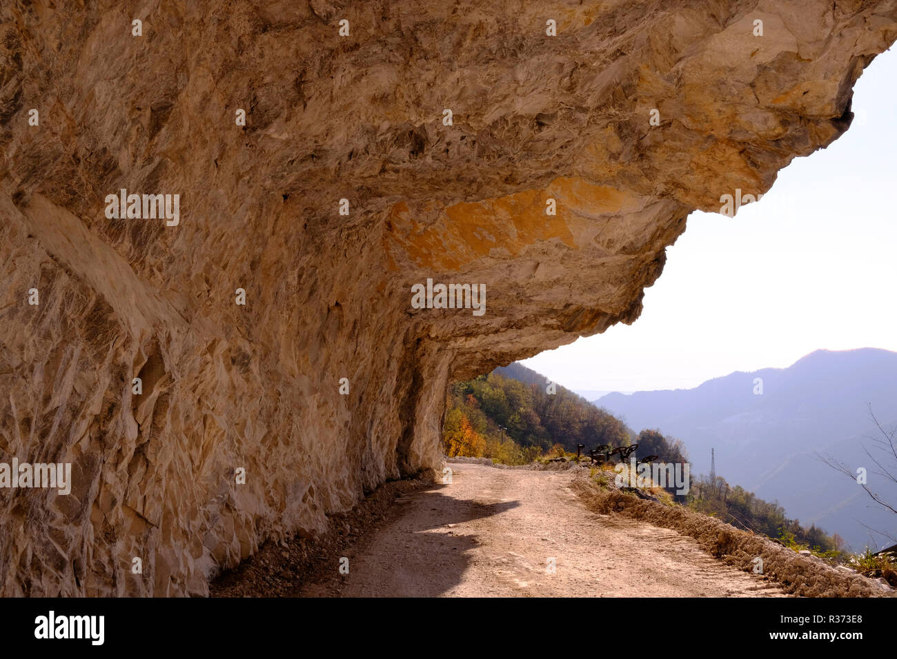 Scollegato: esplorazione della natura, escursioni ai monti della Toscana, viste mozzafiato (Italia). Foto Stock