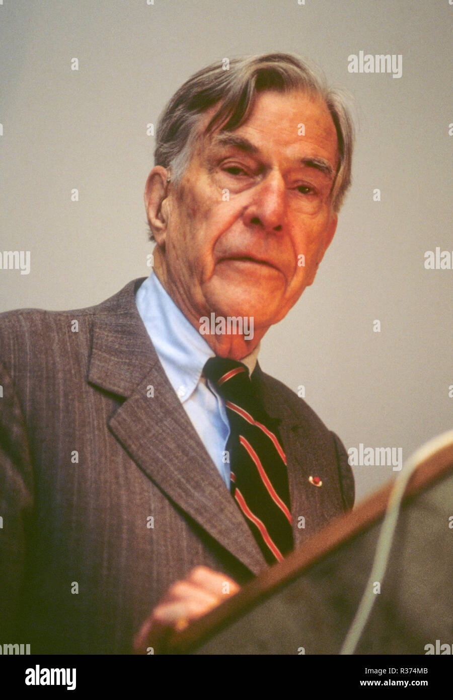 JOHN K GALBRAITH economista e premio Nobel per la pace dal Canada, Stati Uniti d'America Foto Stock