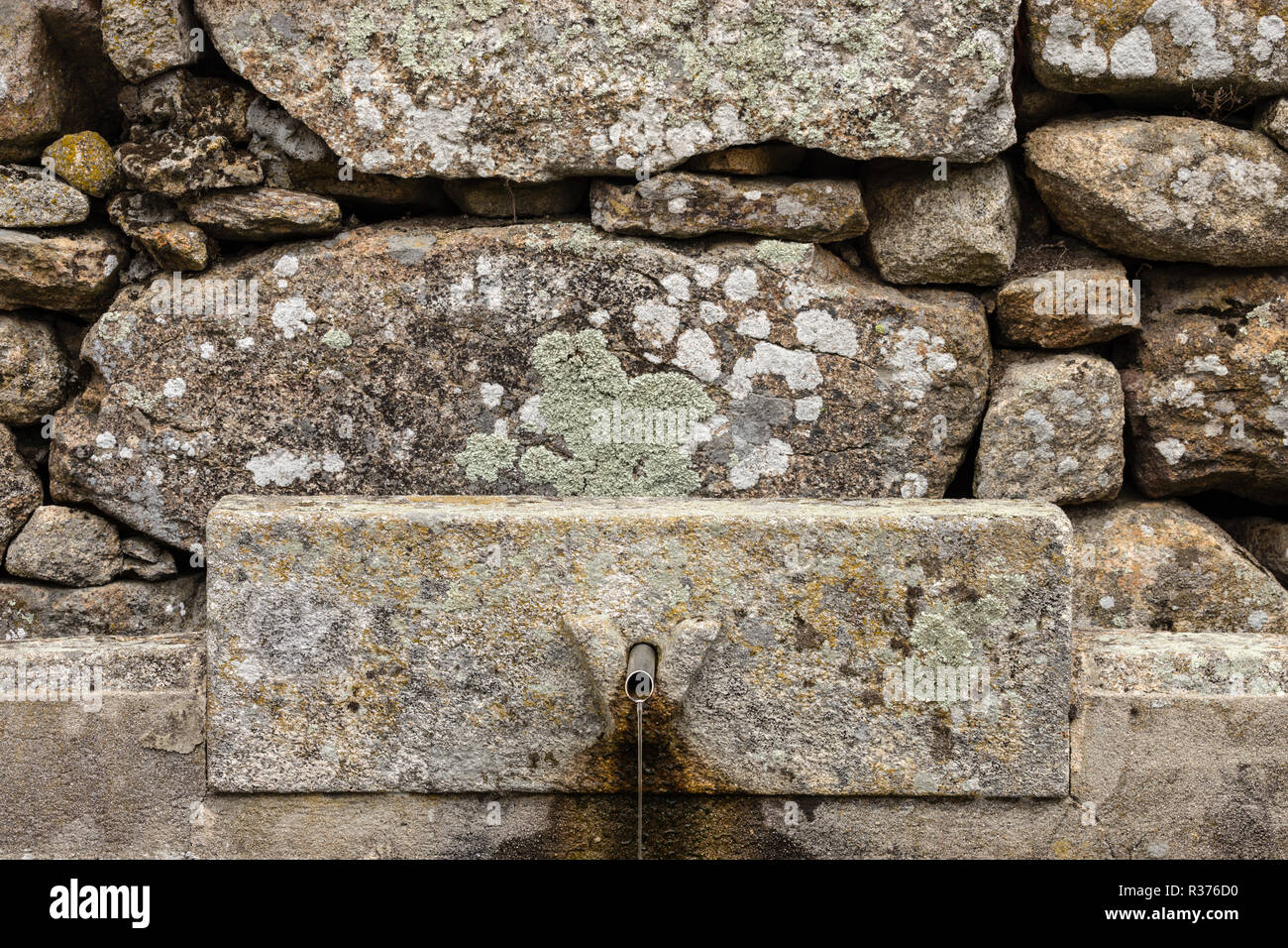 Fontana del villaggio , fonte in Tourem Foto Stock