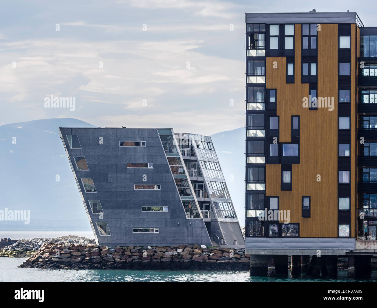 Tromsö Harbour, edifici moderni al mare, architettura moderna, Tromsö, Norvegia. Foto Stock