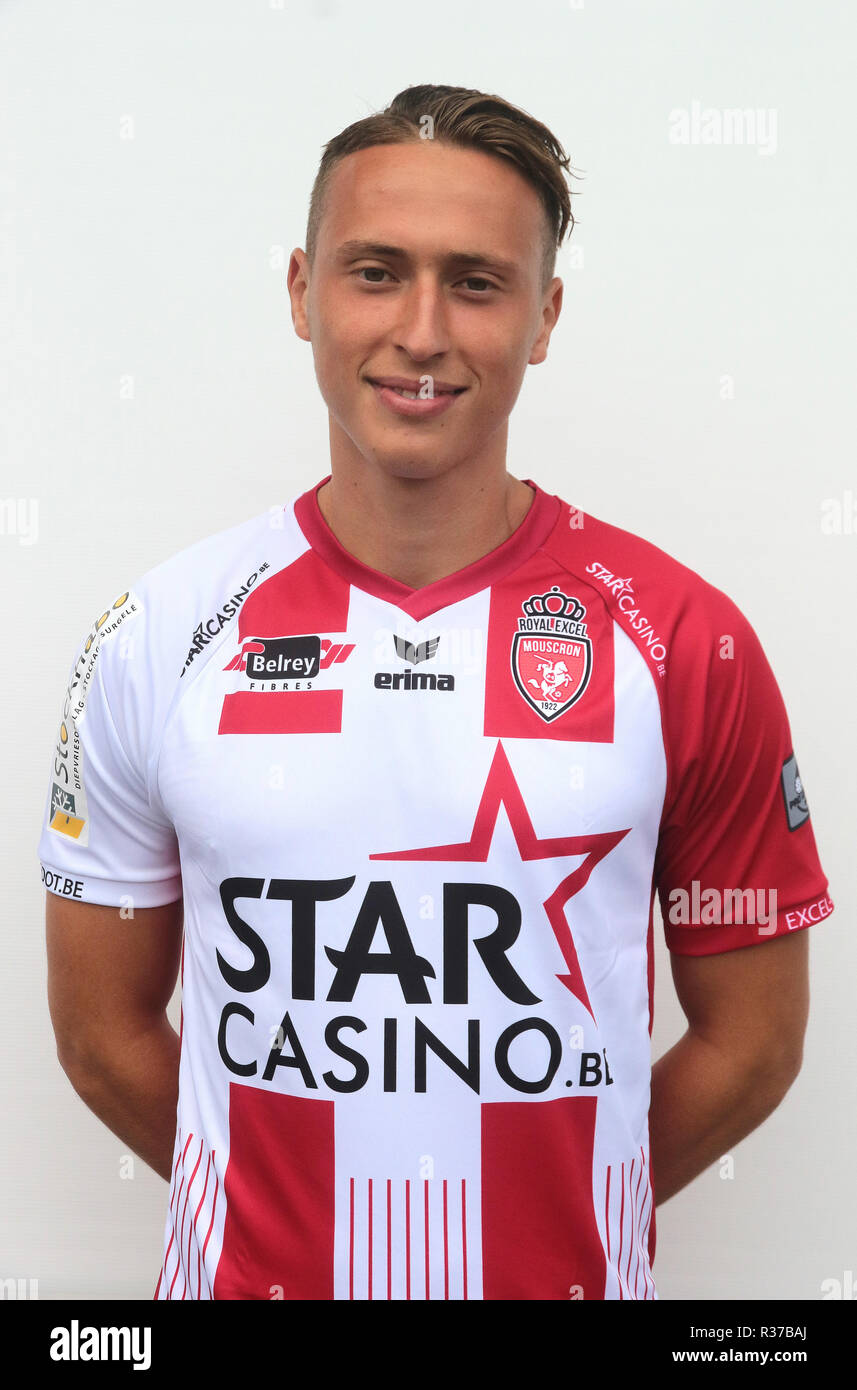 MOUSCRON, Belgio - 13 Luglio : Mergim Vojvoda mostrato durante il 2018 - 2019 stagione foto riprese di Royal Excel Mouscron sulla luglio 13, 2018 a Mouscron, Belgio. (Foto di Patrick Ferriol/Isosport) Foto Stock