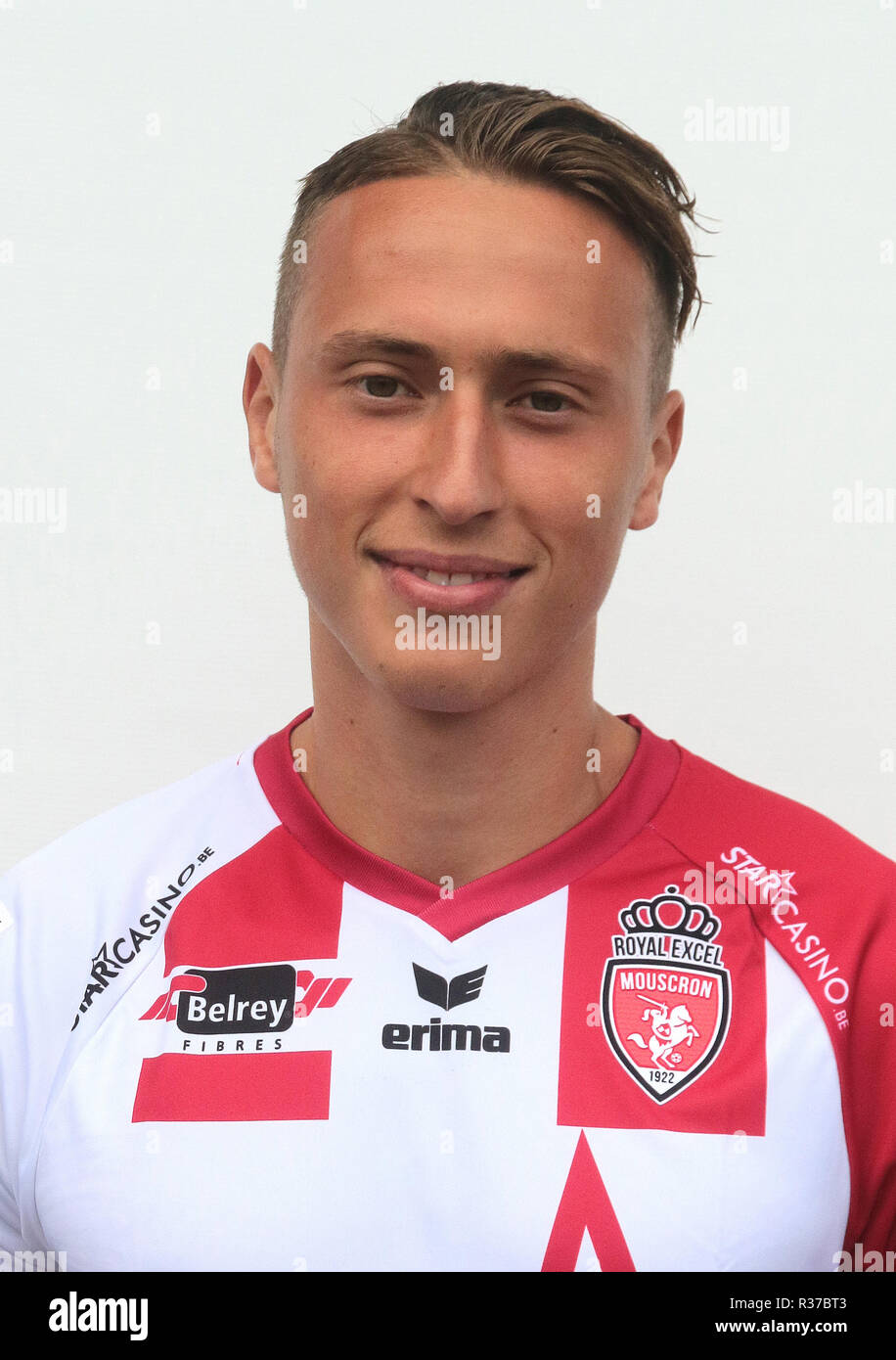 MOUSCRON, Belgio - 13 Luglio : Mergim Vojvoda mostrato durante il 2018 - 2019 stagione foto riprese di Royal Excel Mouscron sulla luglio 13, 2018 a Mouscron, Belgio. (Foto di Patrick Ferriol/Isosport) Foto Stock