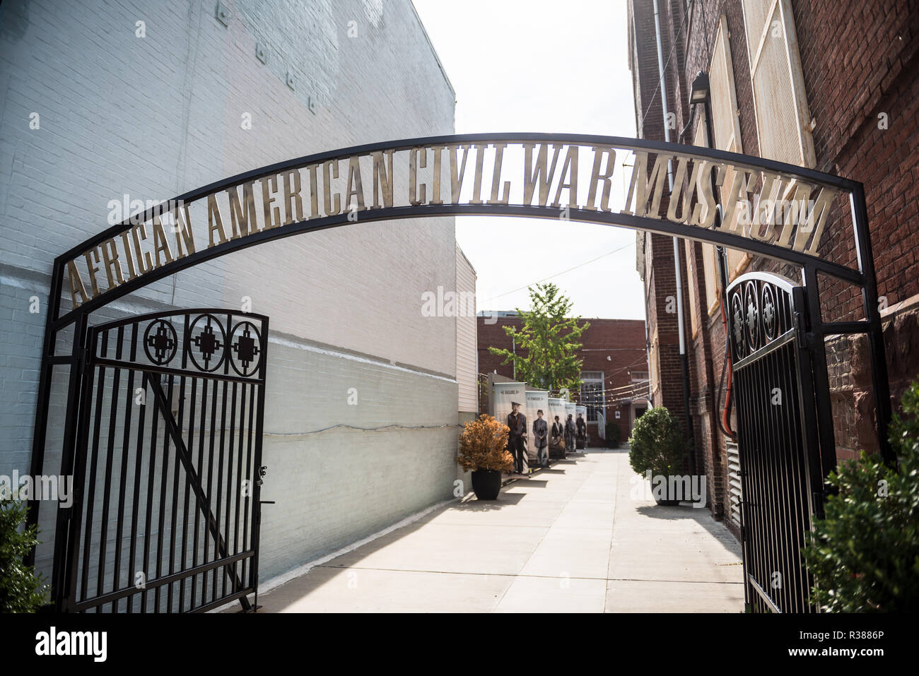 African American Civil War Museum Washington DC // WASHINGTON DC - il Museo afroamericano della guerra civile, situato nel quartiere U Street di Northwest Washington DC, conserva e racconta le storie delle truppe colorate degli Stati Uniti che hanno combattuto nella guerra civile americana. Il museo è situato di fronte al monumento afroamericano alla guerra civile, in onore del servizio dei soldati afroamericani nell'esercito dell'Unione. Foto Stock