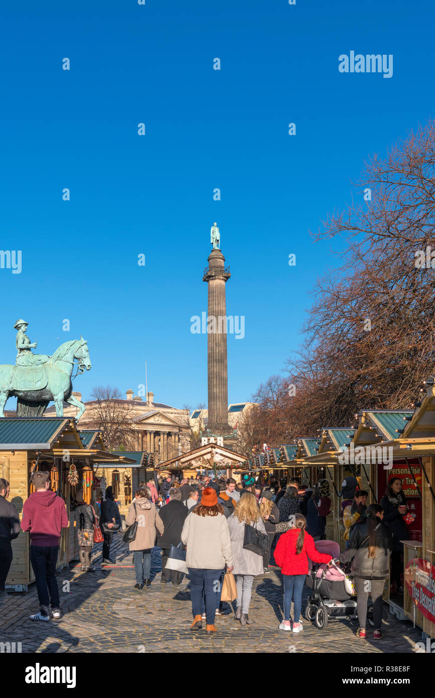 Mercatino di Natale di St George Square, Liverpool, Merseyside England, Regno Unito Foto Stock