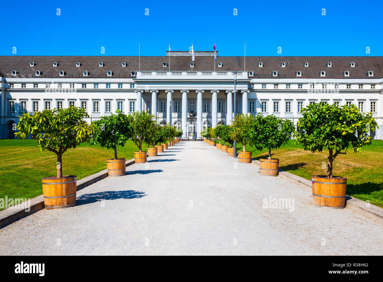 Palazzo elettorale o Kurfurstliches Schloss fu residenza dell ultimo Arcivescovo ed elettore di Treviri a Koblenz Germania Foto Stock